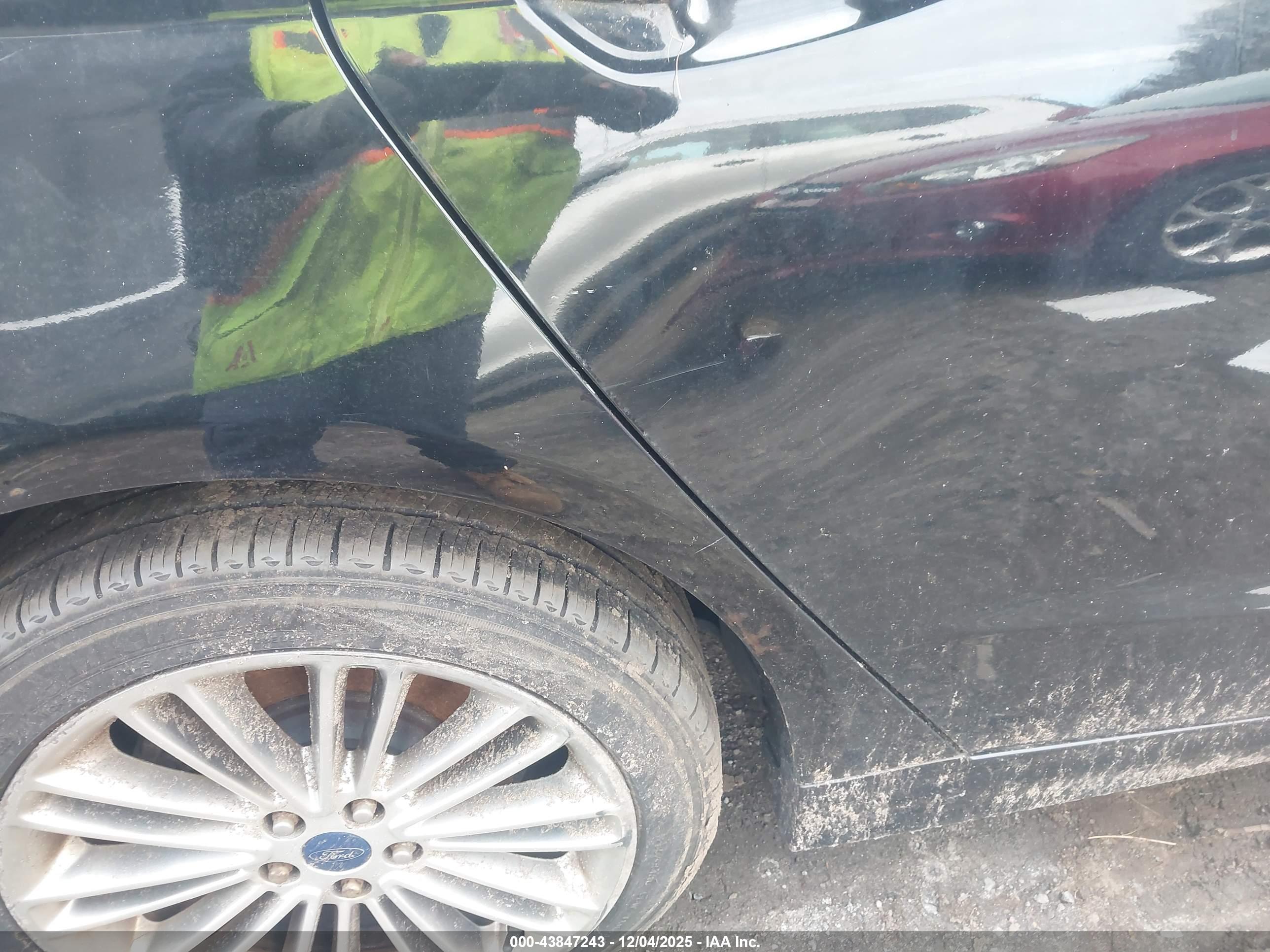 FORD FUSION image 6