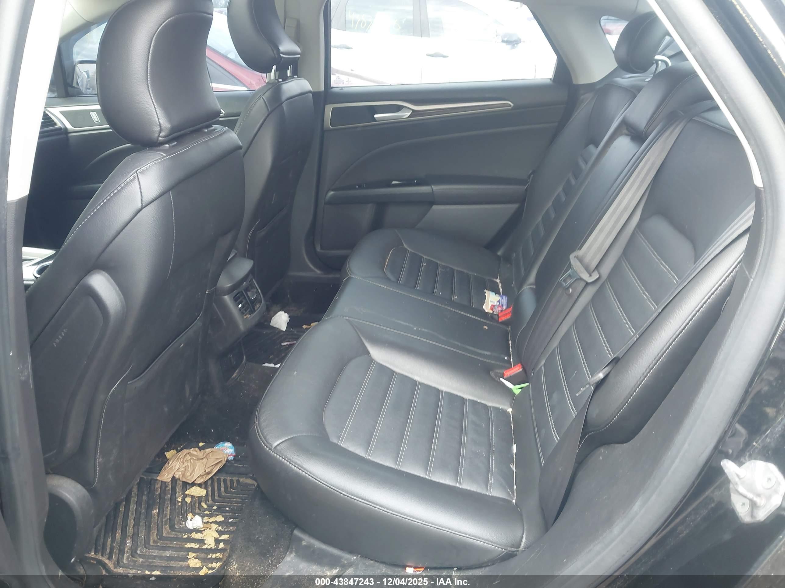 FORD FUSION image 8