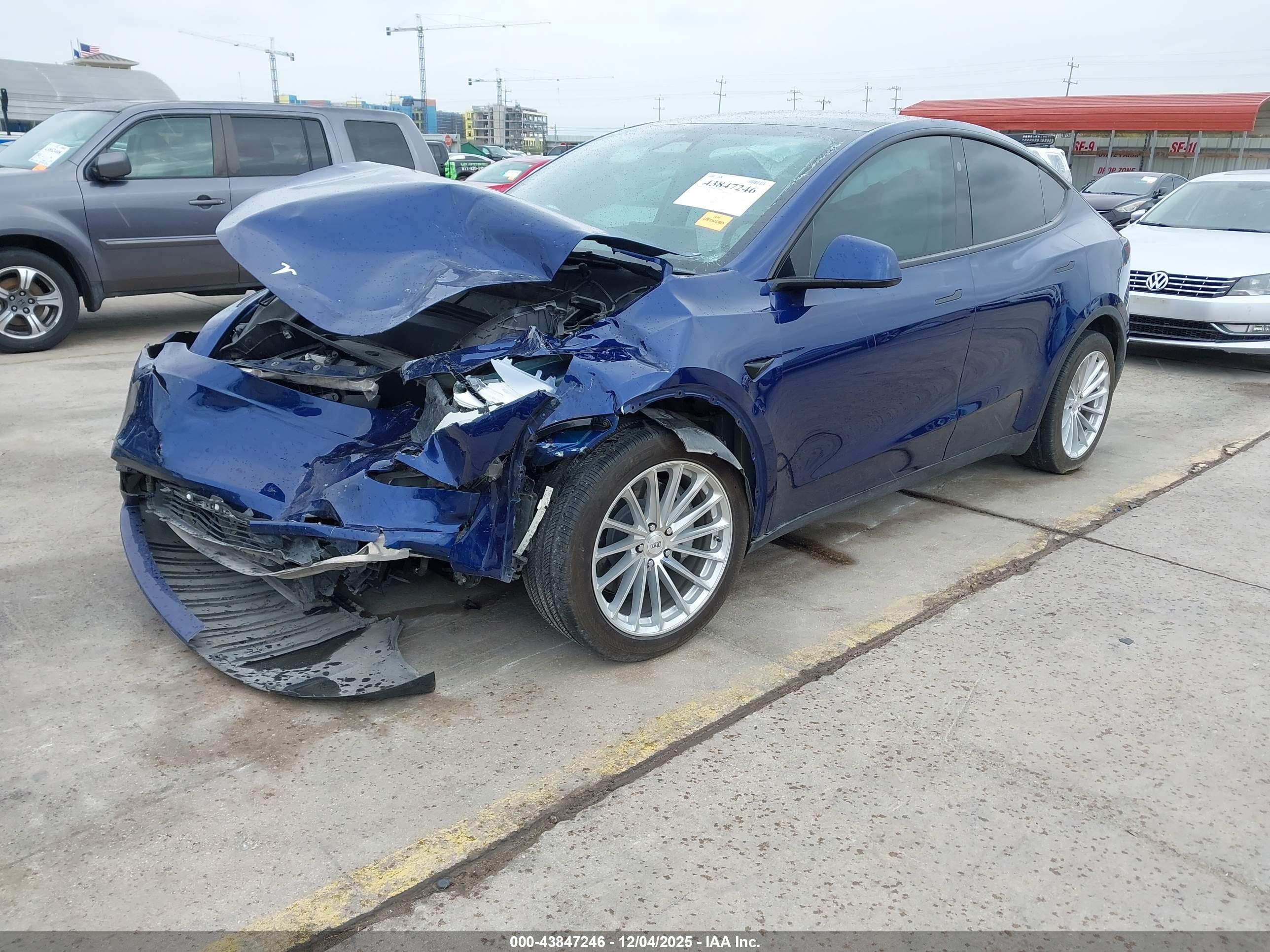 TESLA MODEL image 2