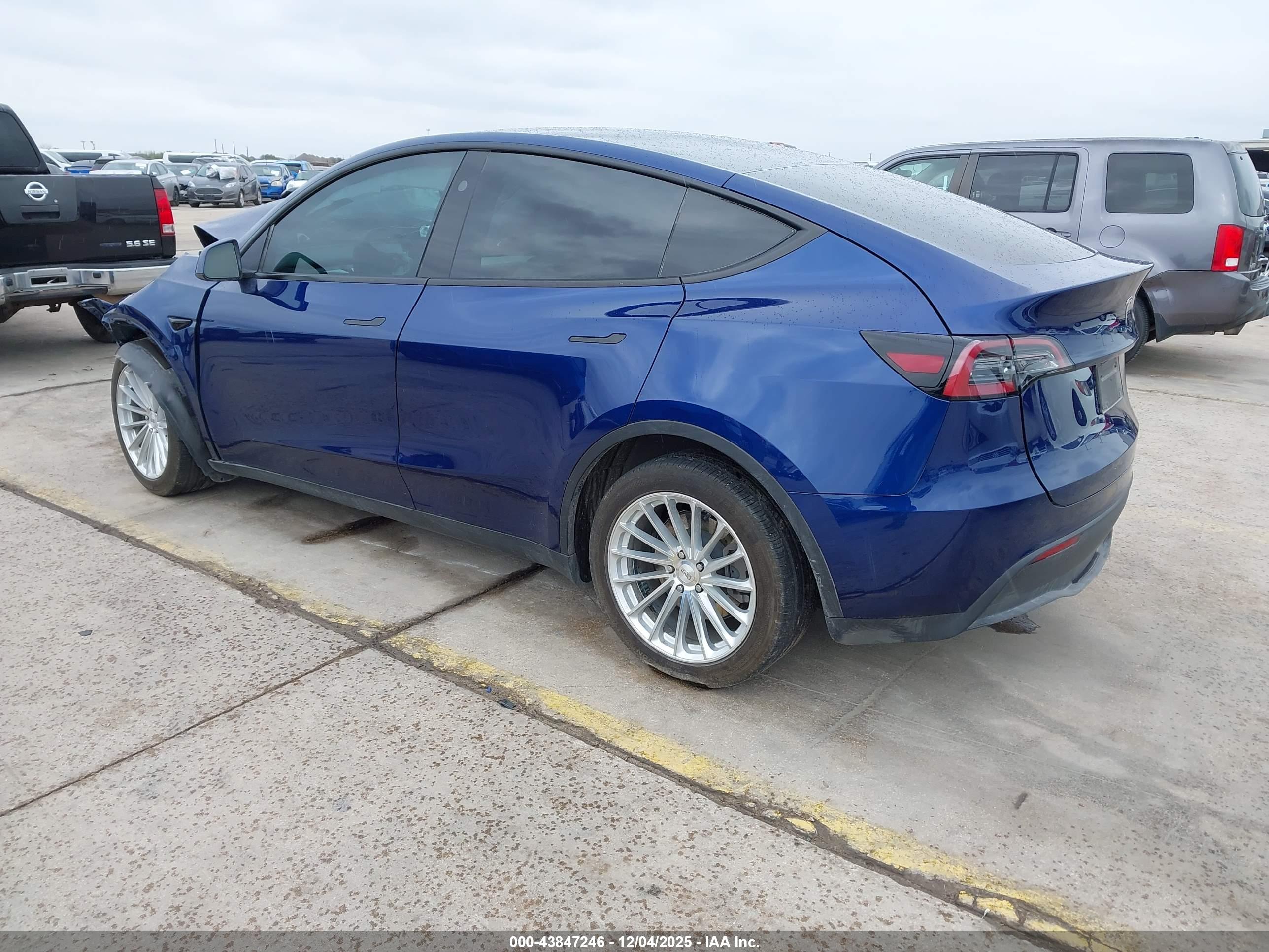 TESLA MODEL image 3