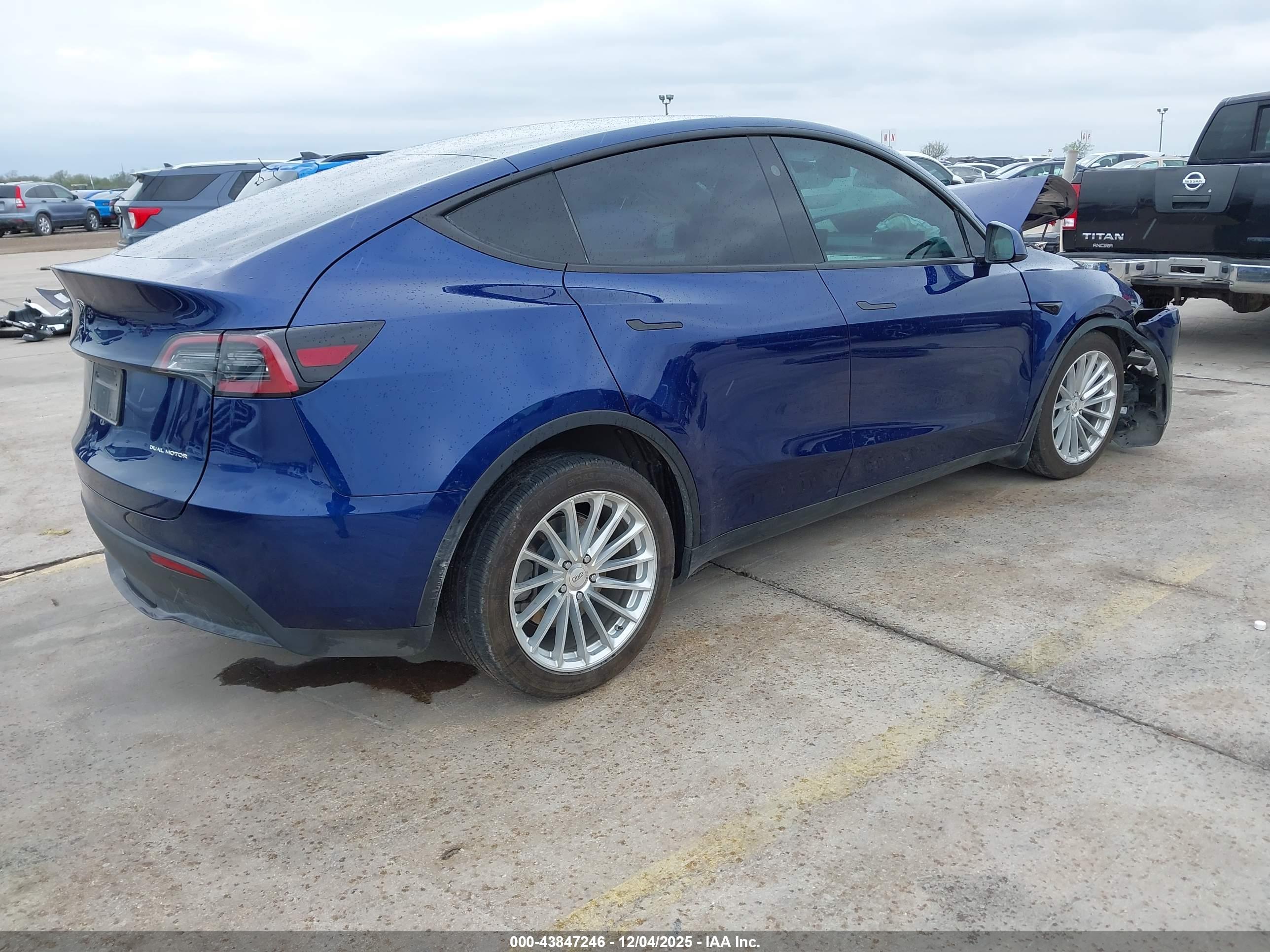 TESLA MODEL image 4