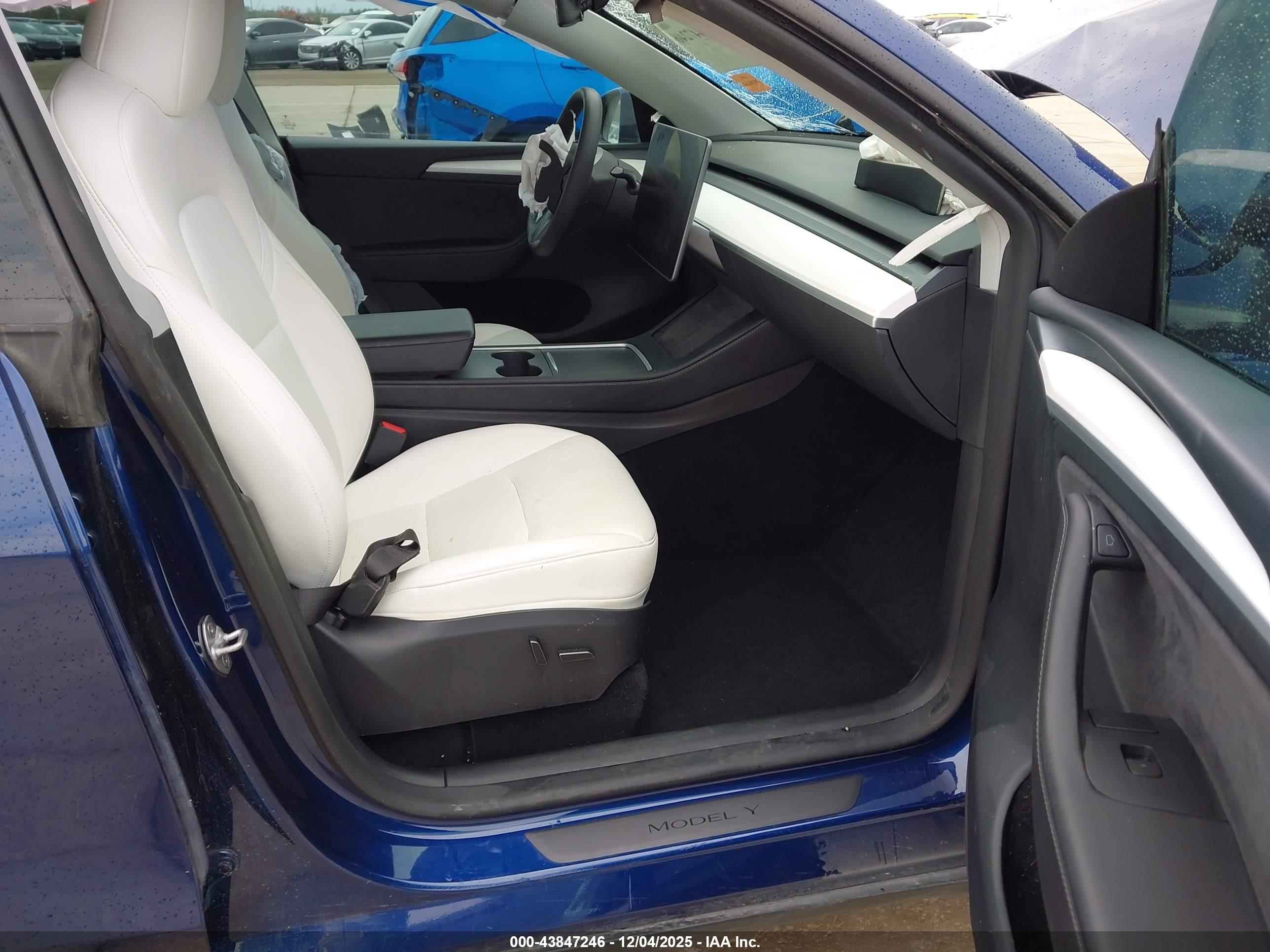TESLA MODEL image 5