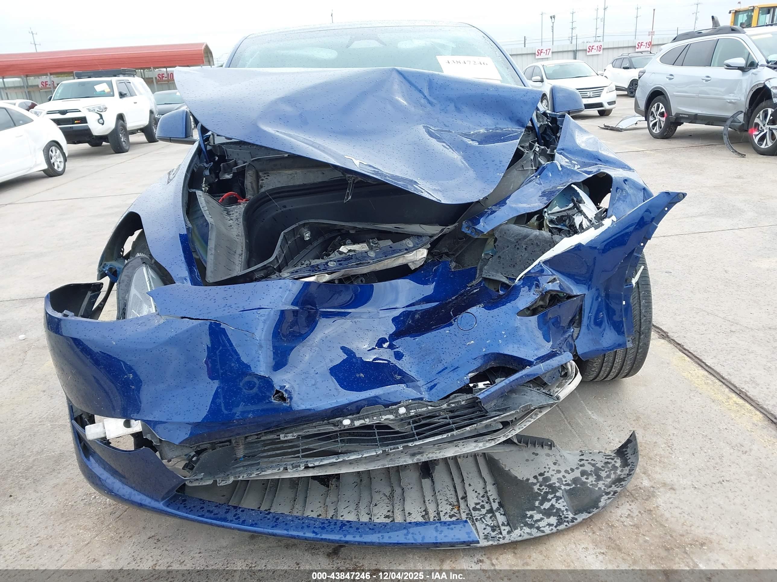 TESLA MODEL image 6