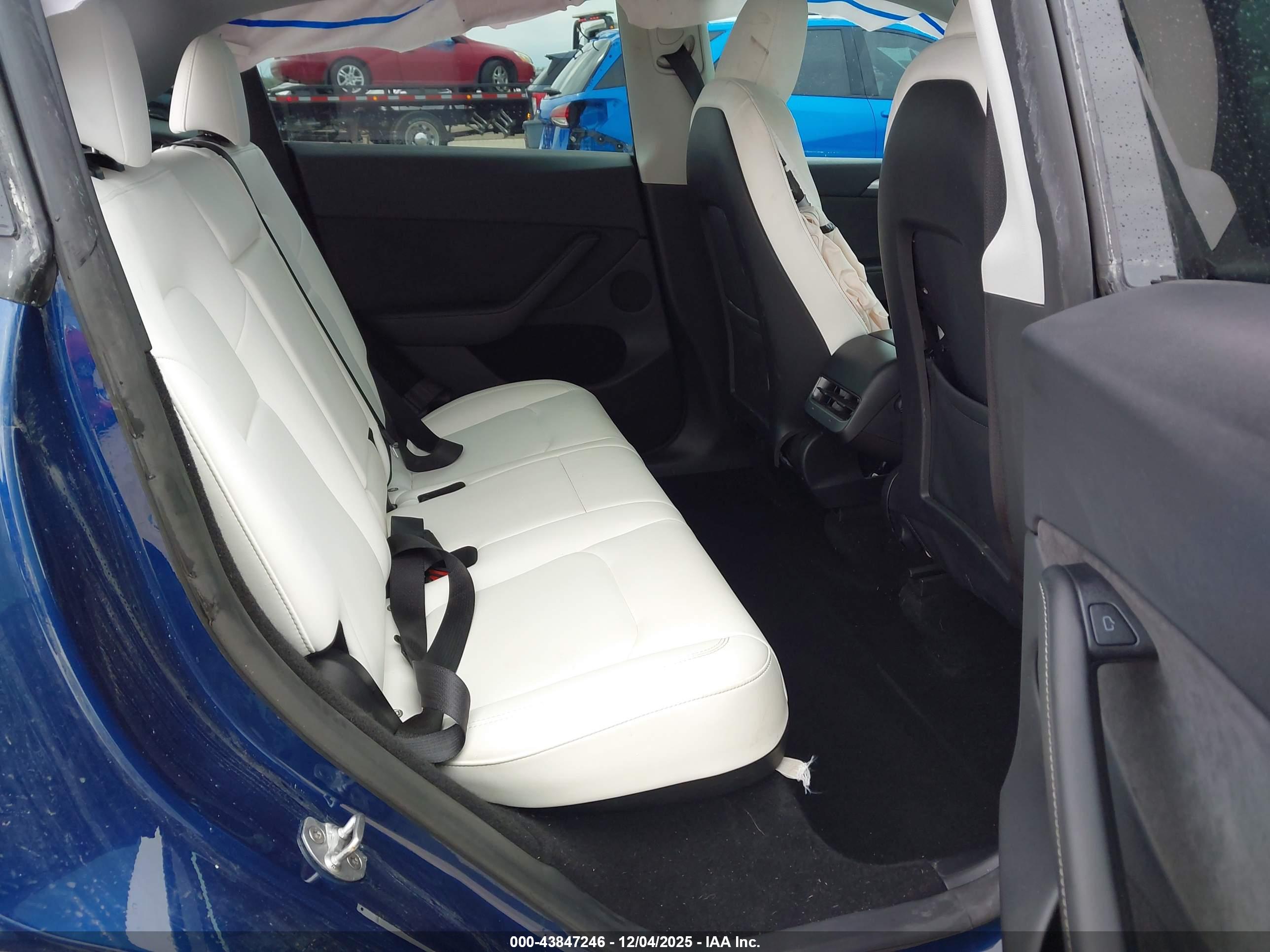 TESLA MODEL image 8