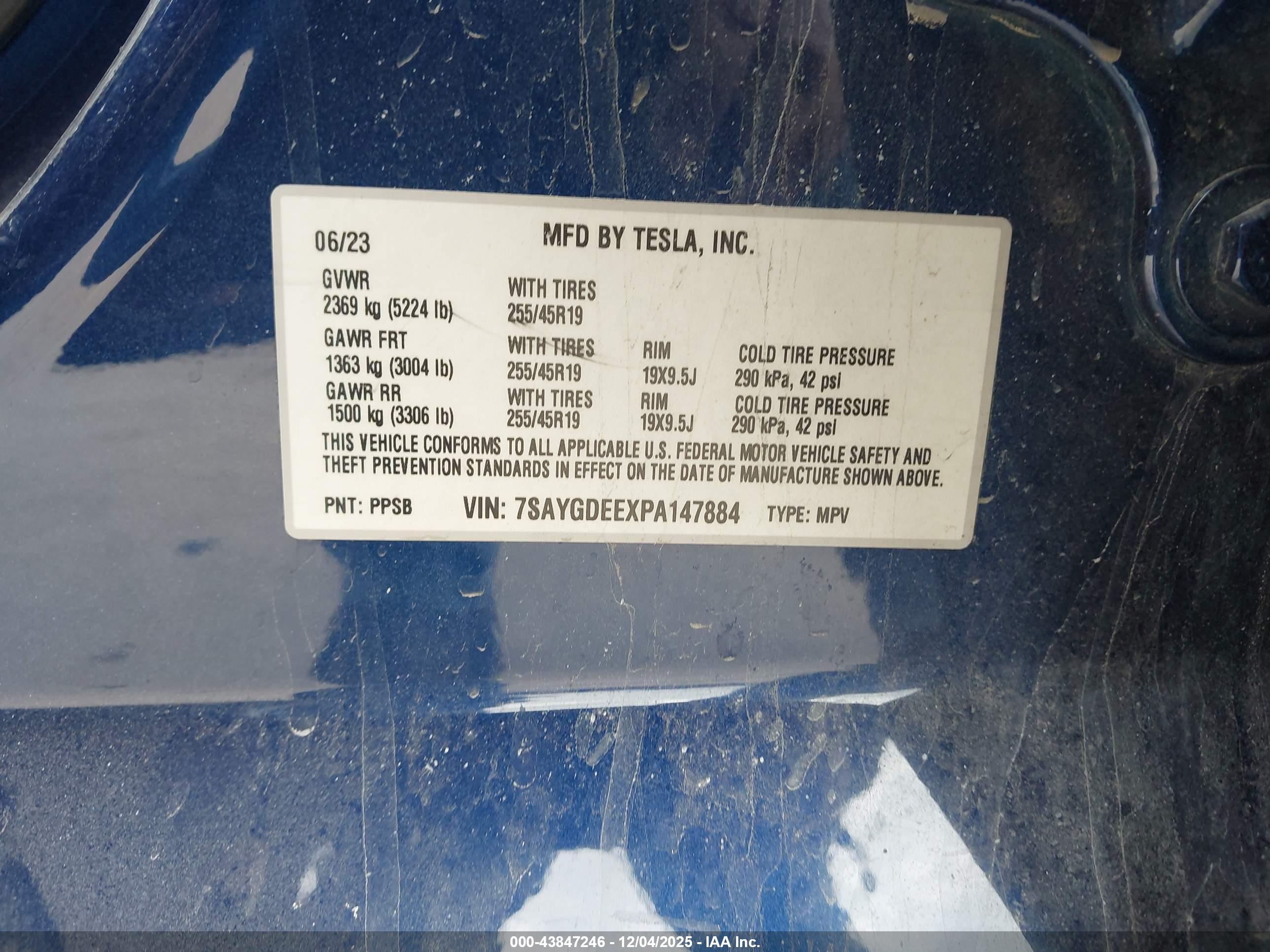 TESLA MODEL image 9