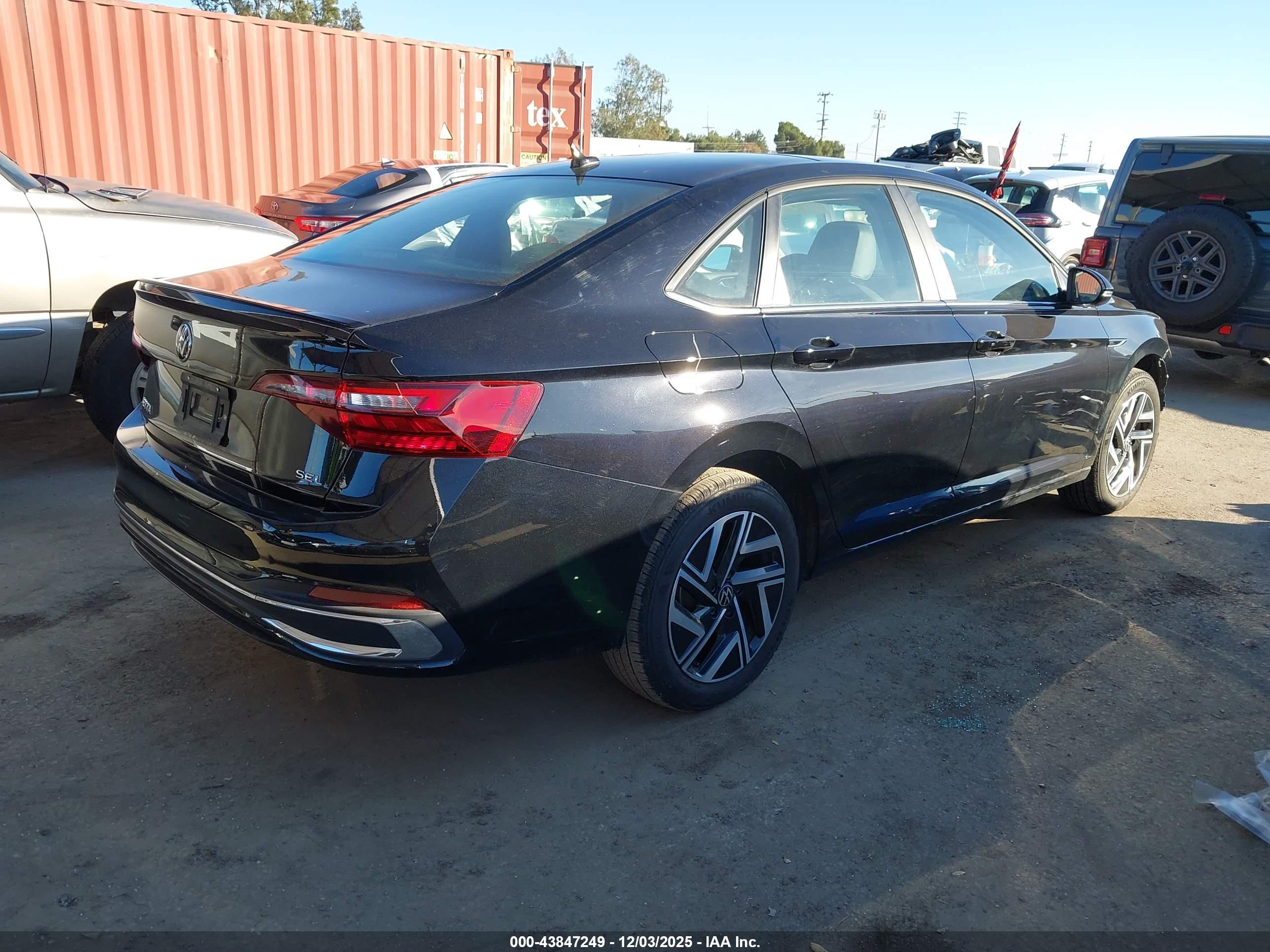 VOLKSWAGEN JETTA image 4