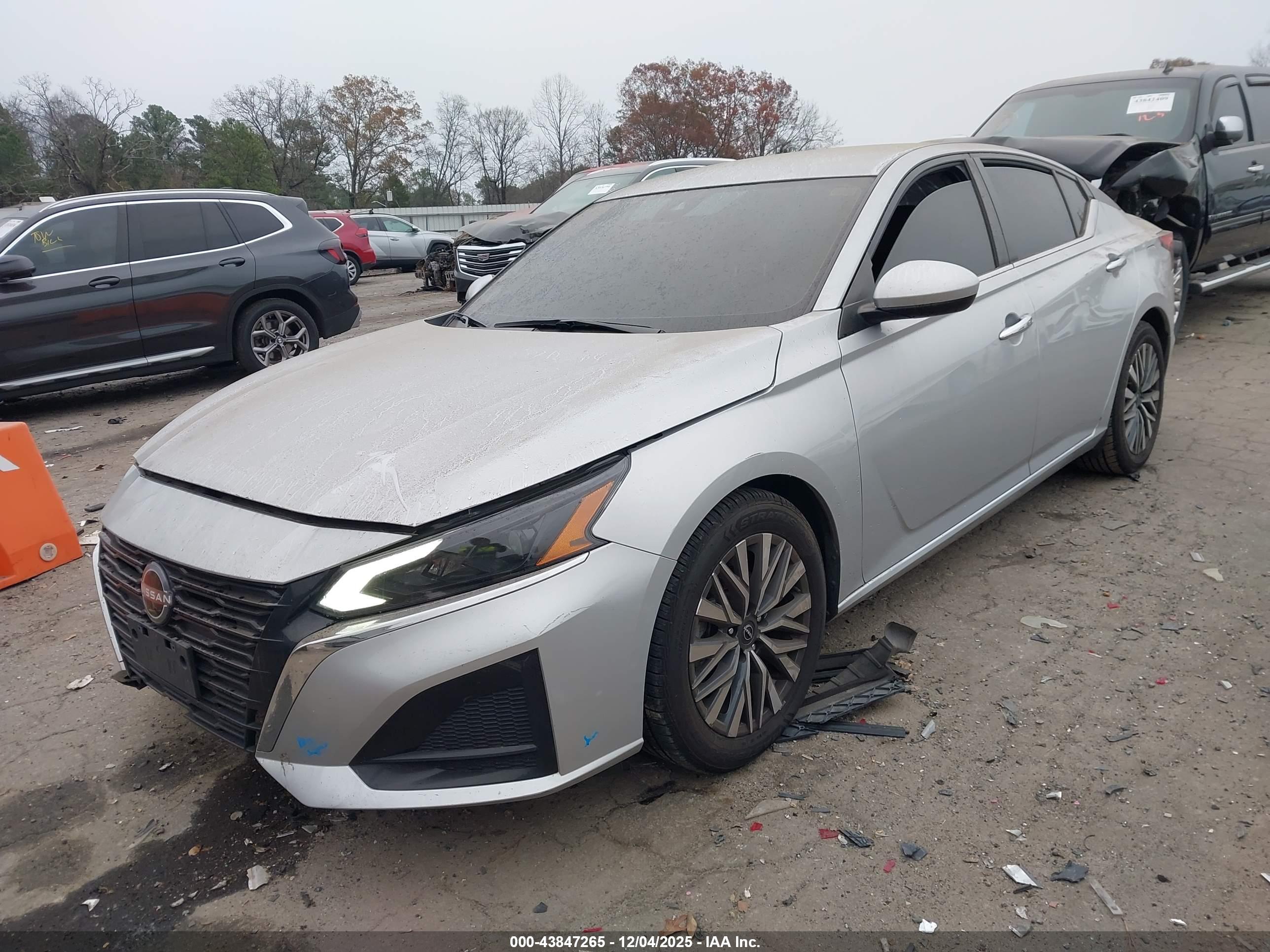 NISSAN ALTIMA image 2