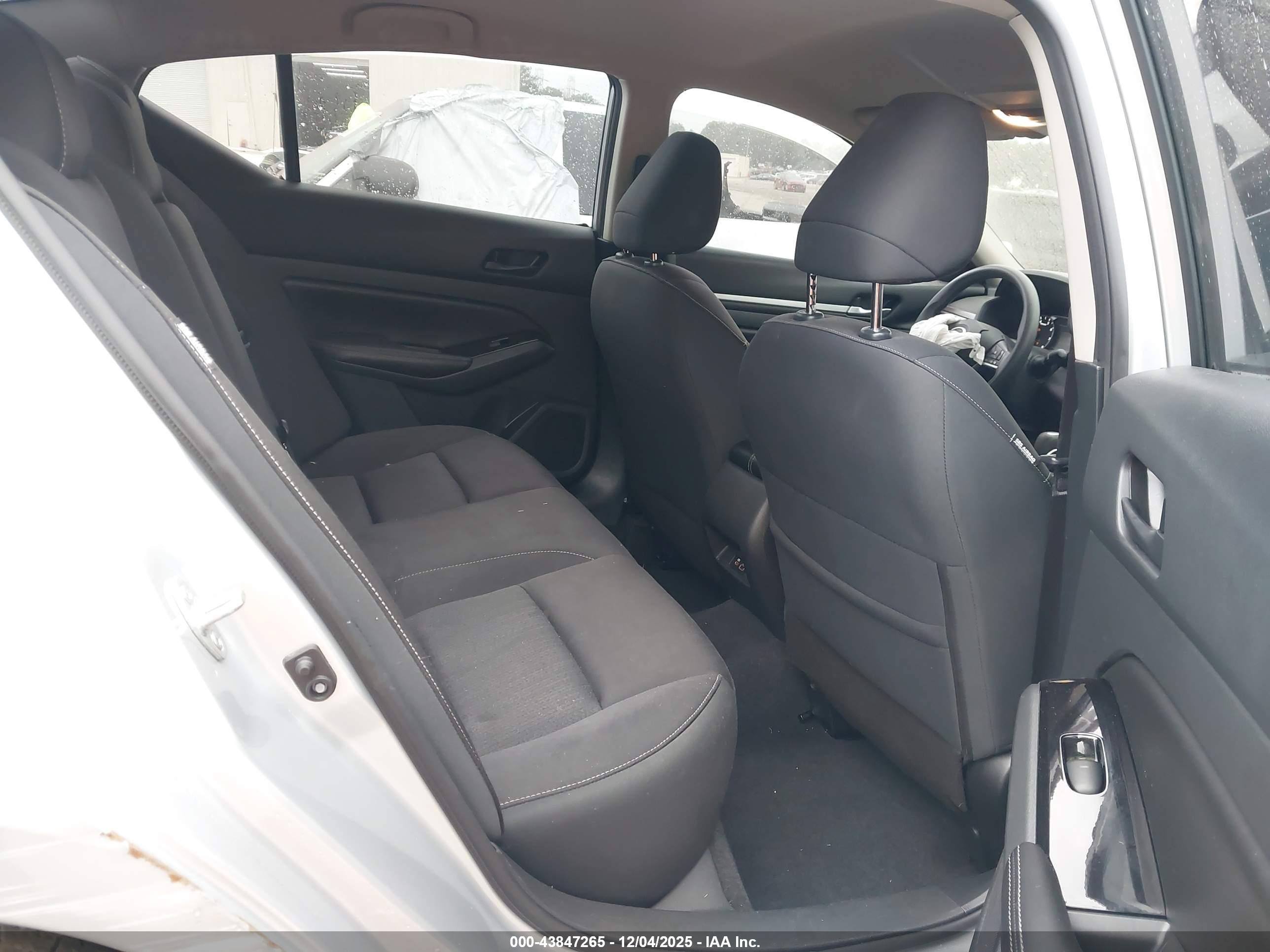 NISSAN ALTIMA image 8