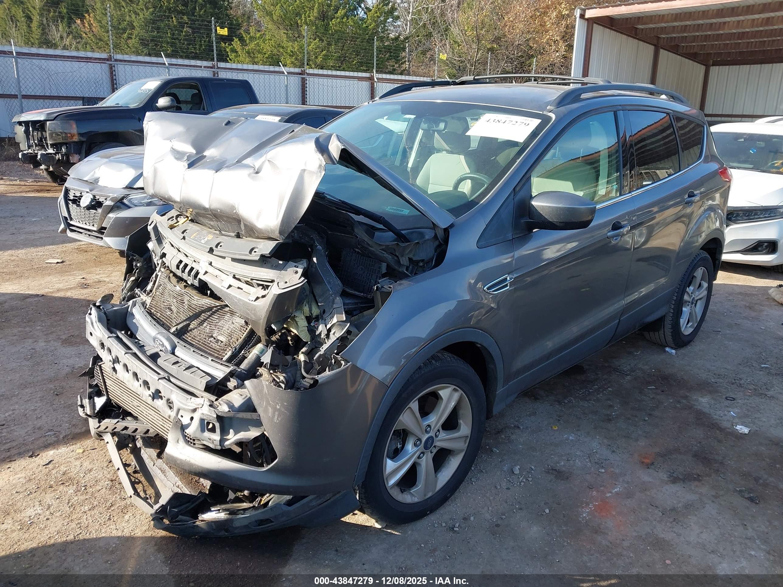 FORD ESCAPE image 2