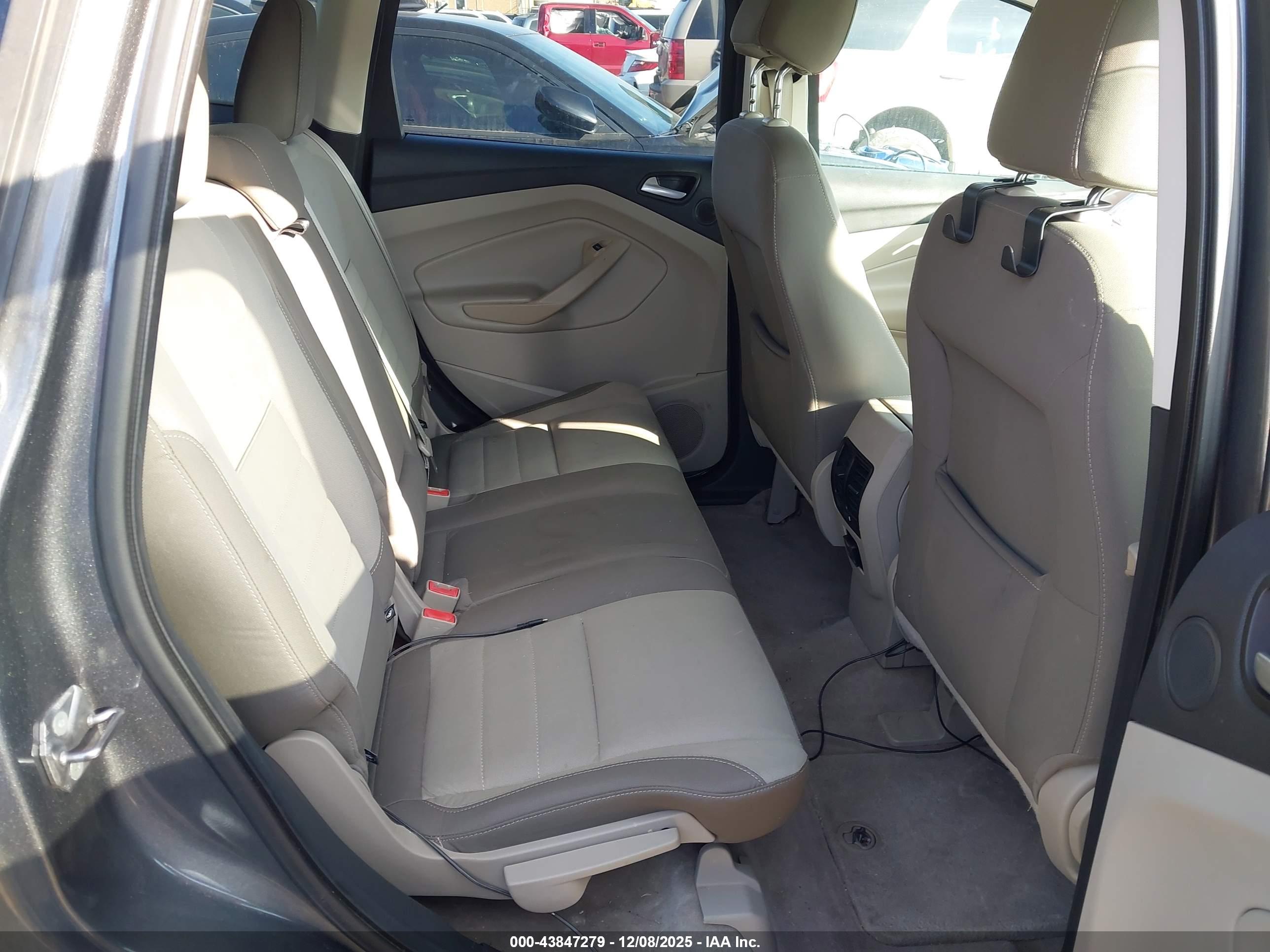 FORD ESCAPE image 8
