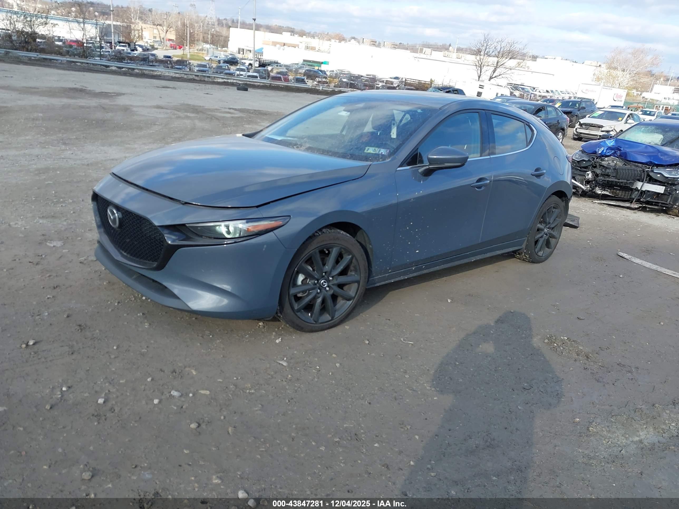 MAZDA MAZDA3 image 2