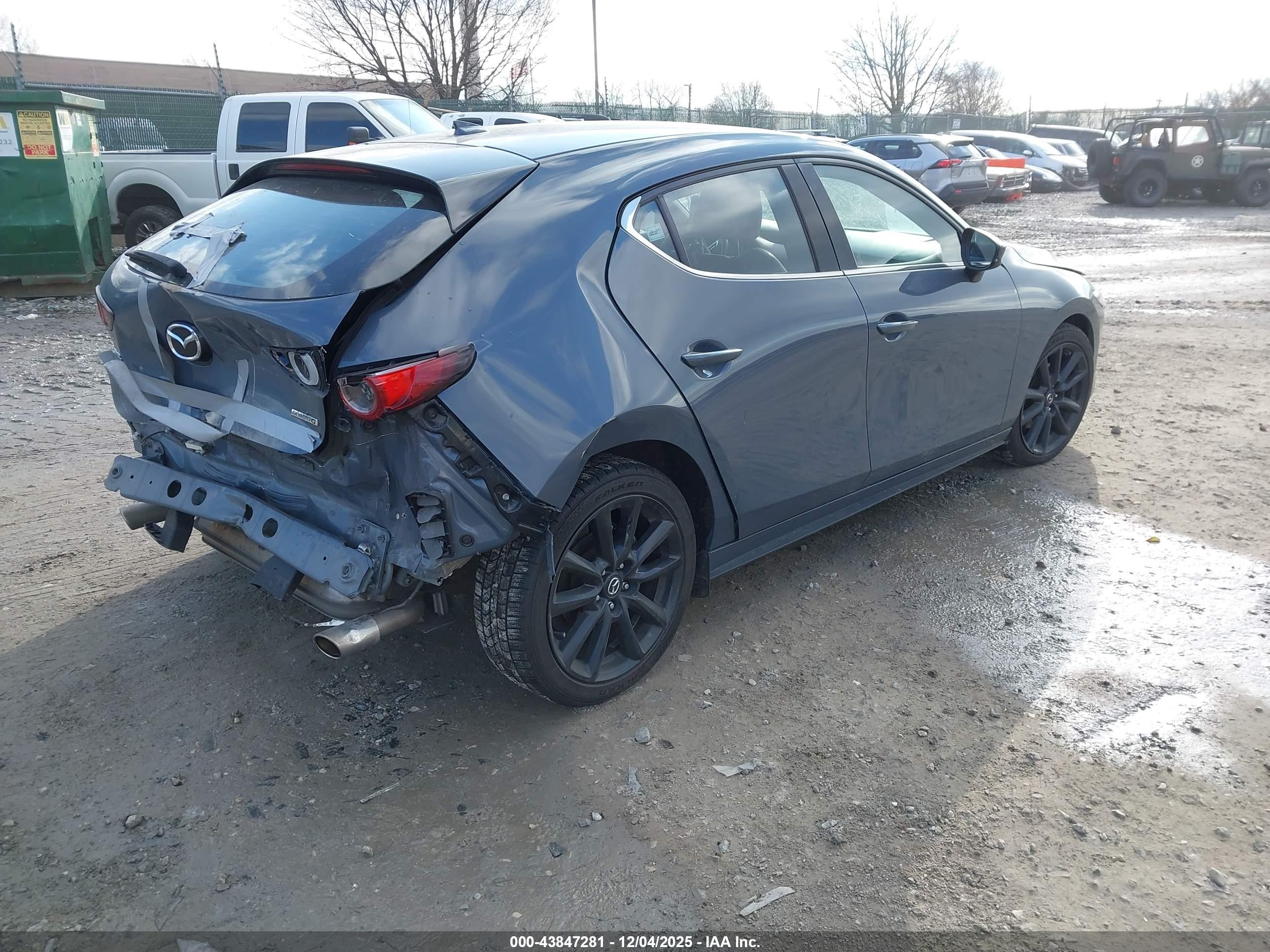 MAZDA MAZDA3 image 4