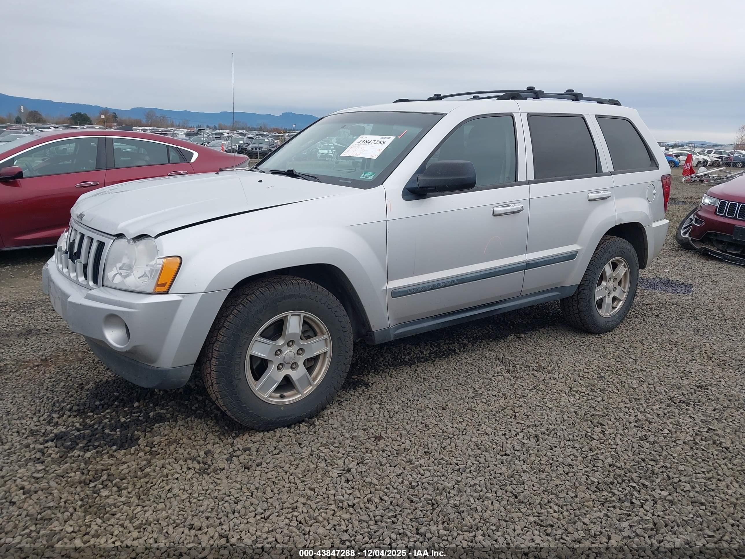 JEEP GRAND image 2