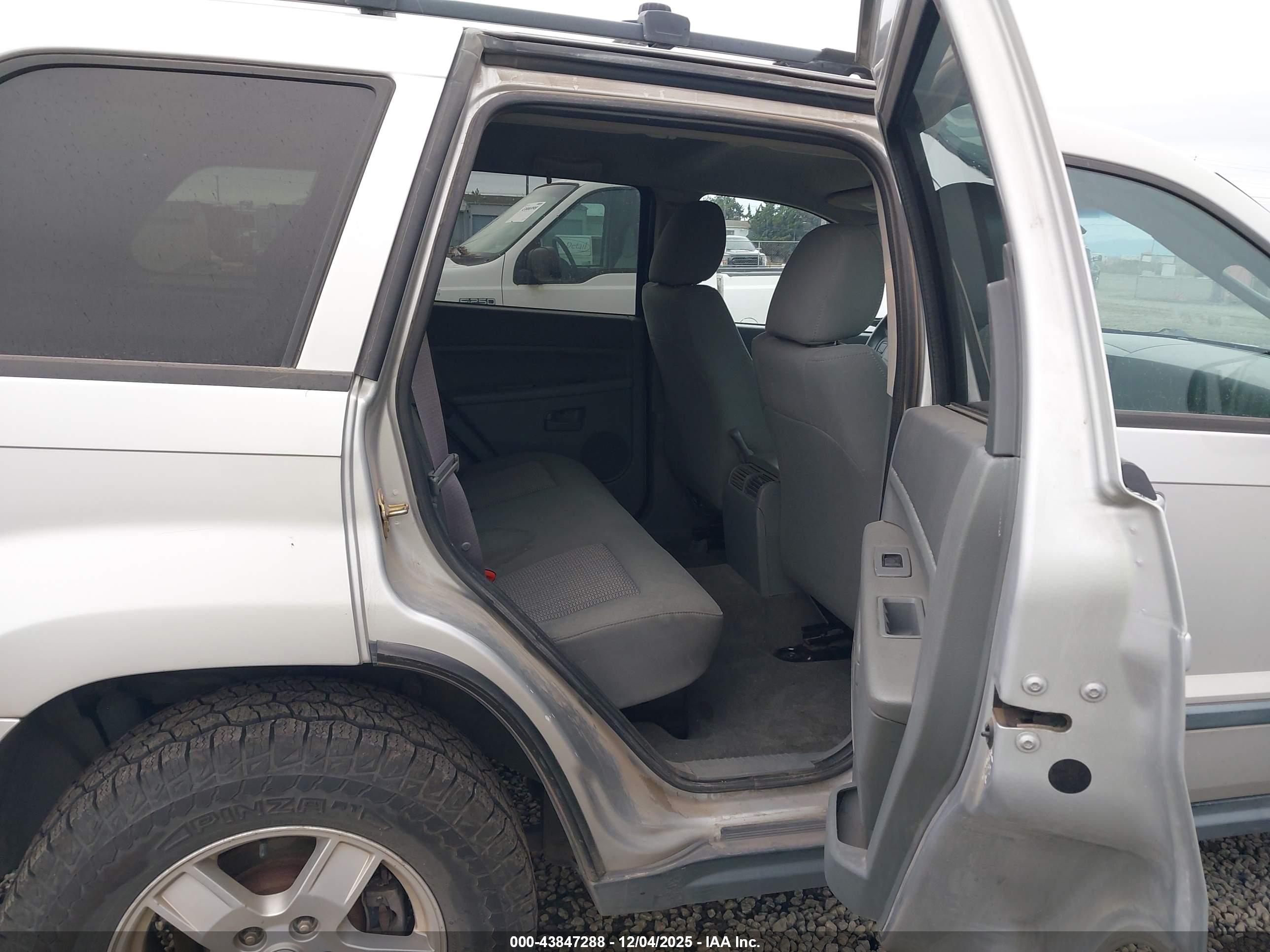 JEEP GRAND image 8