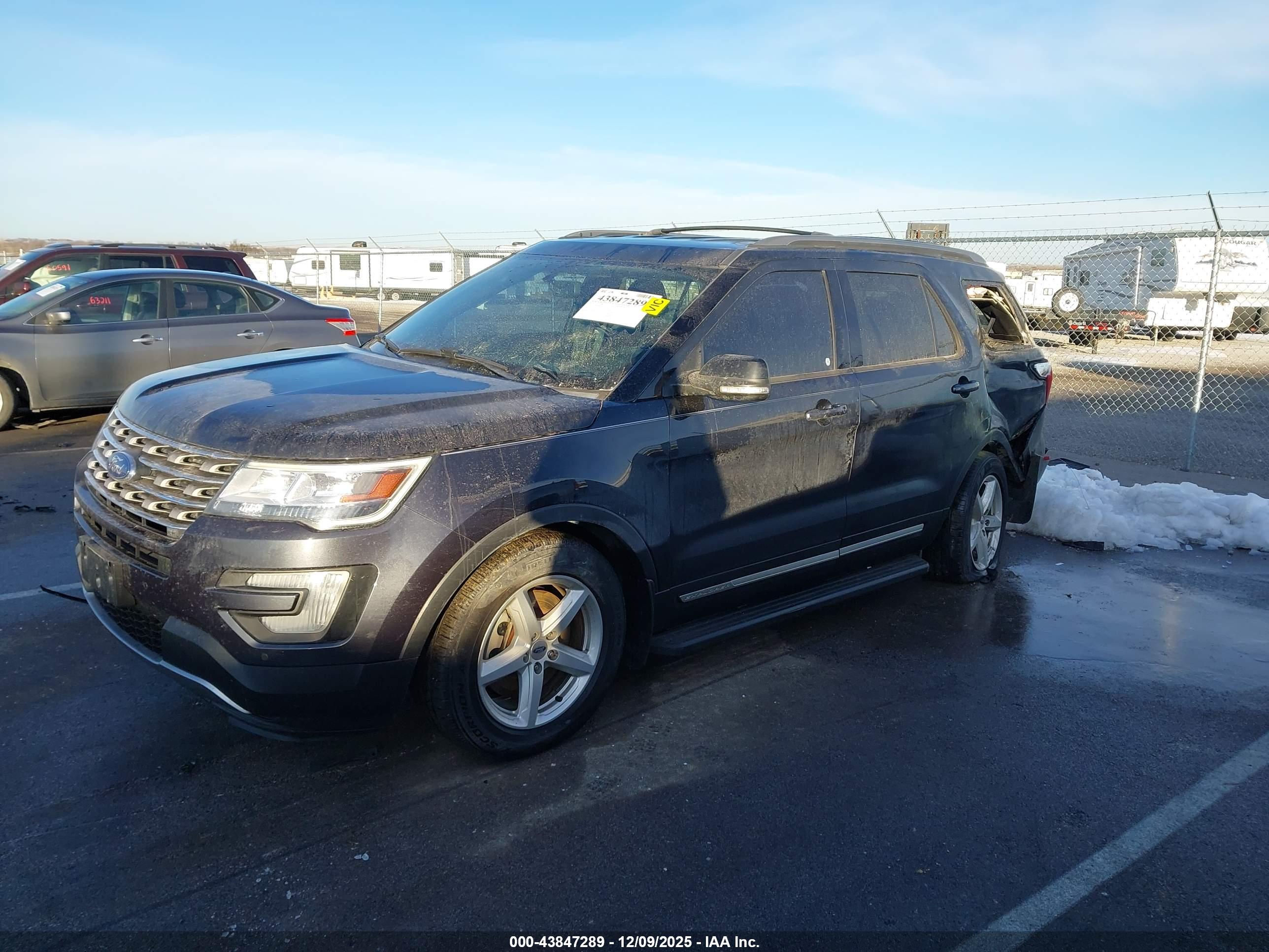 FORD EXPLORER image 2