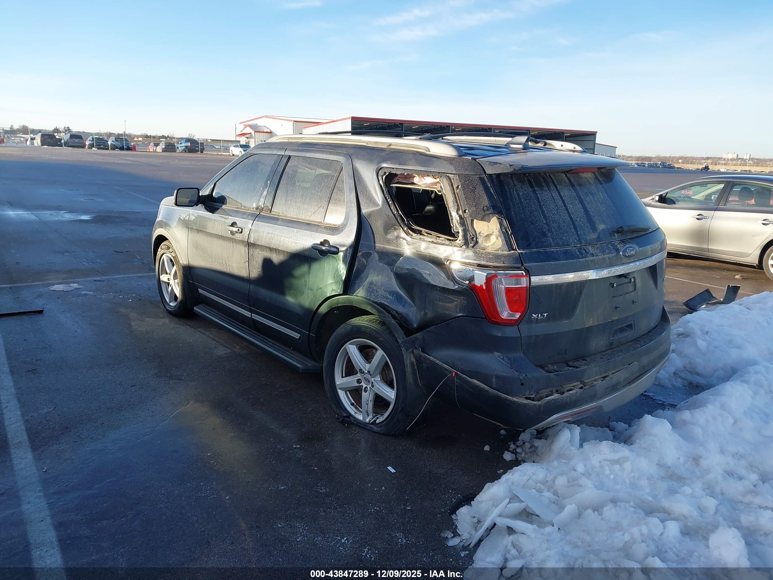 FORD EXPLORER image 3
