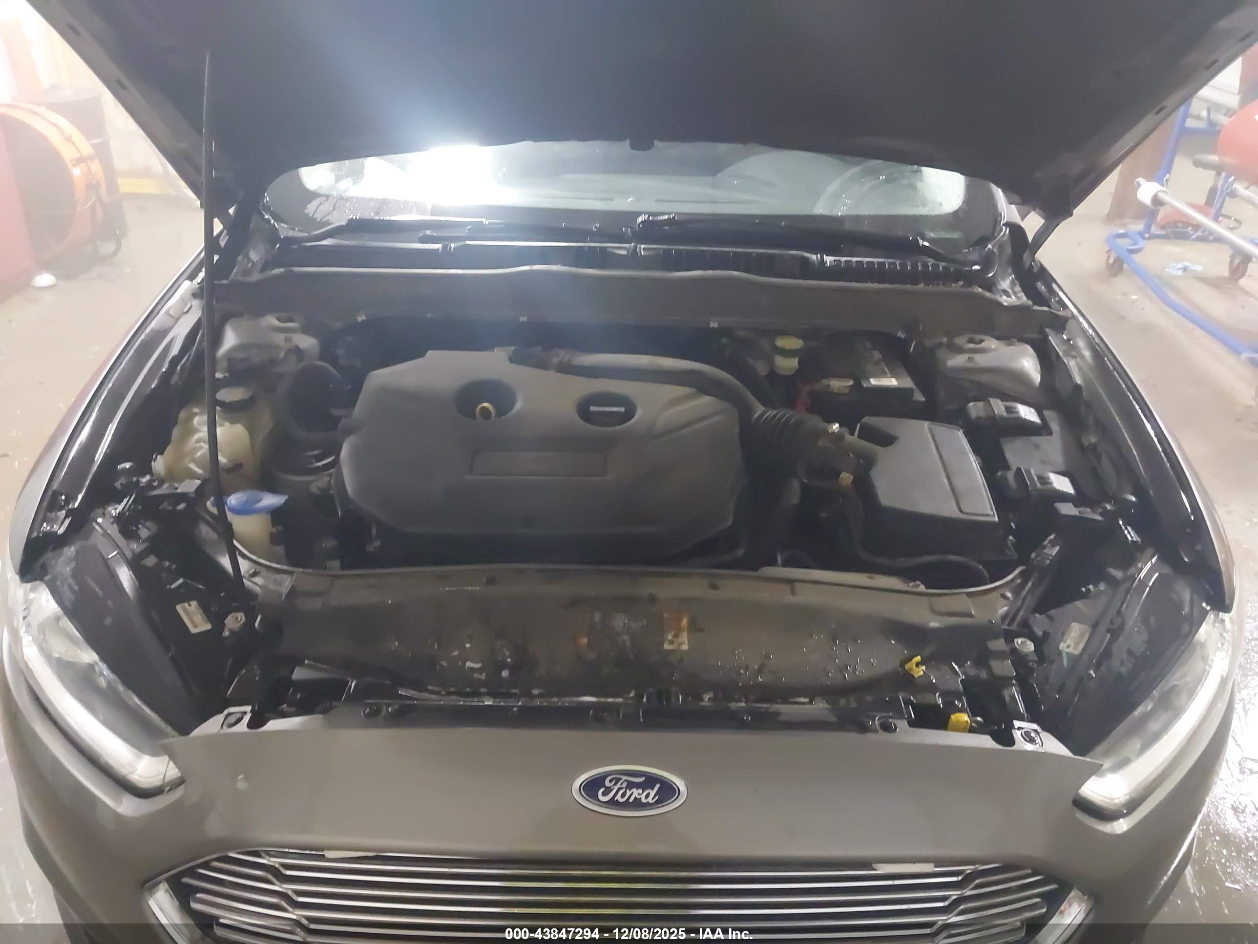 FORD FUSION image 10