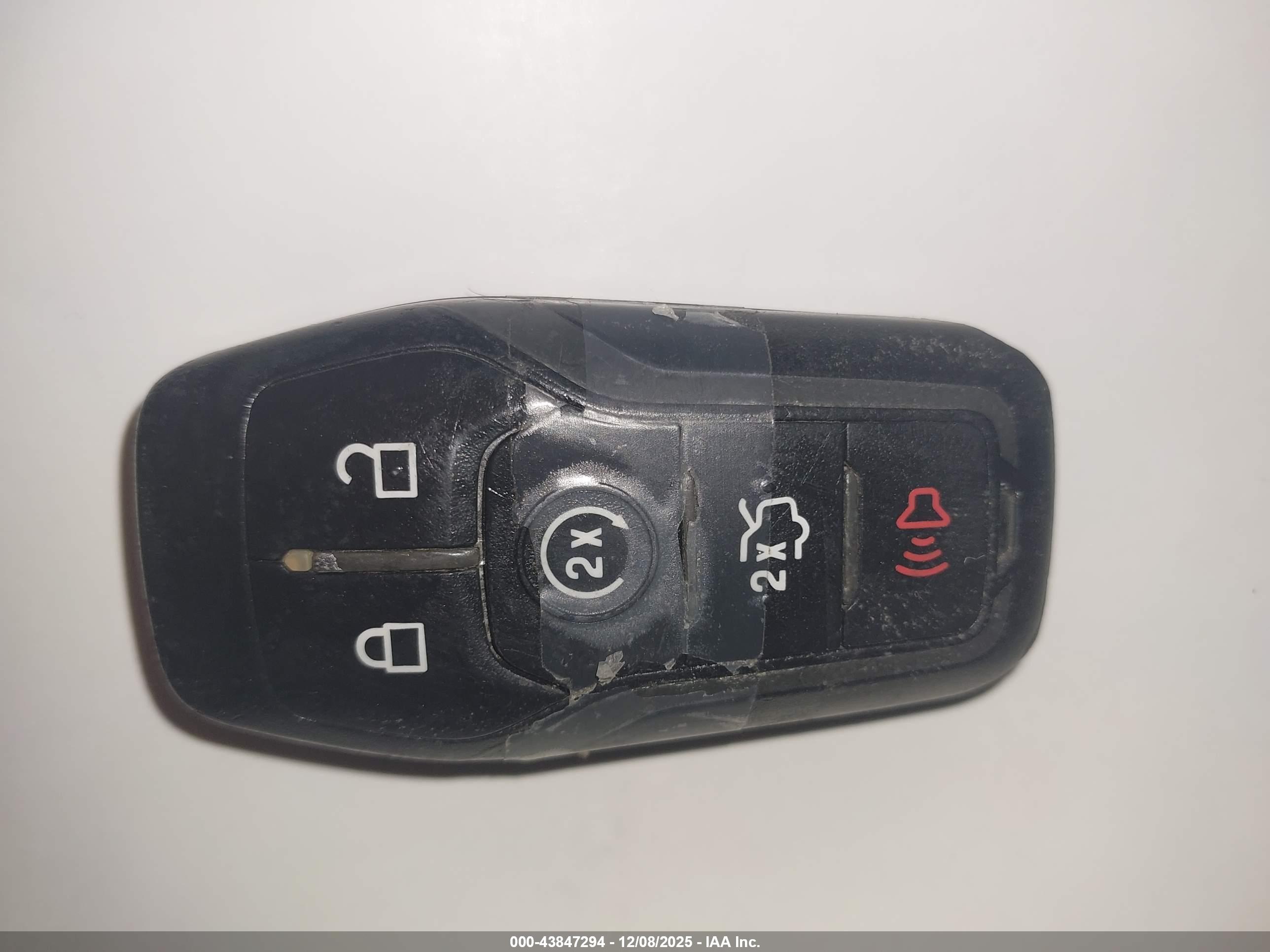 FORD FUSION image 11