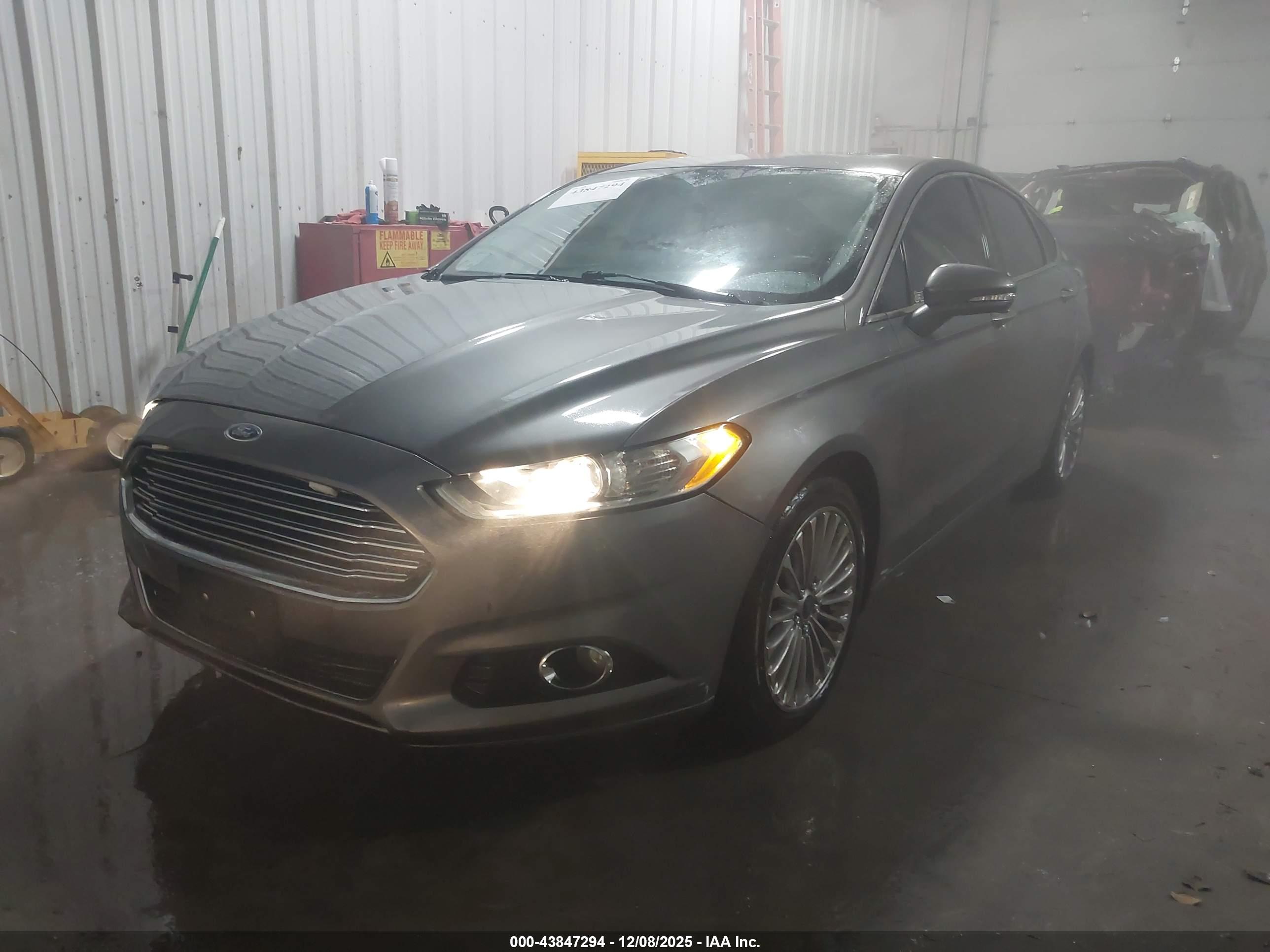 FORD FUSION image 2