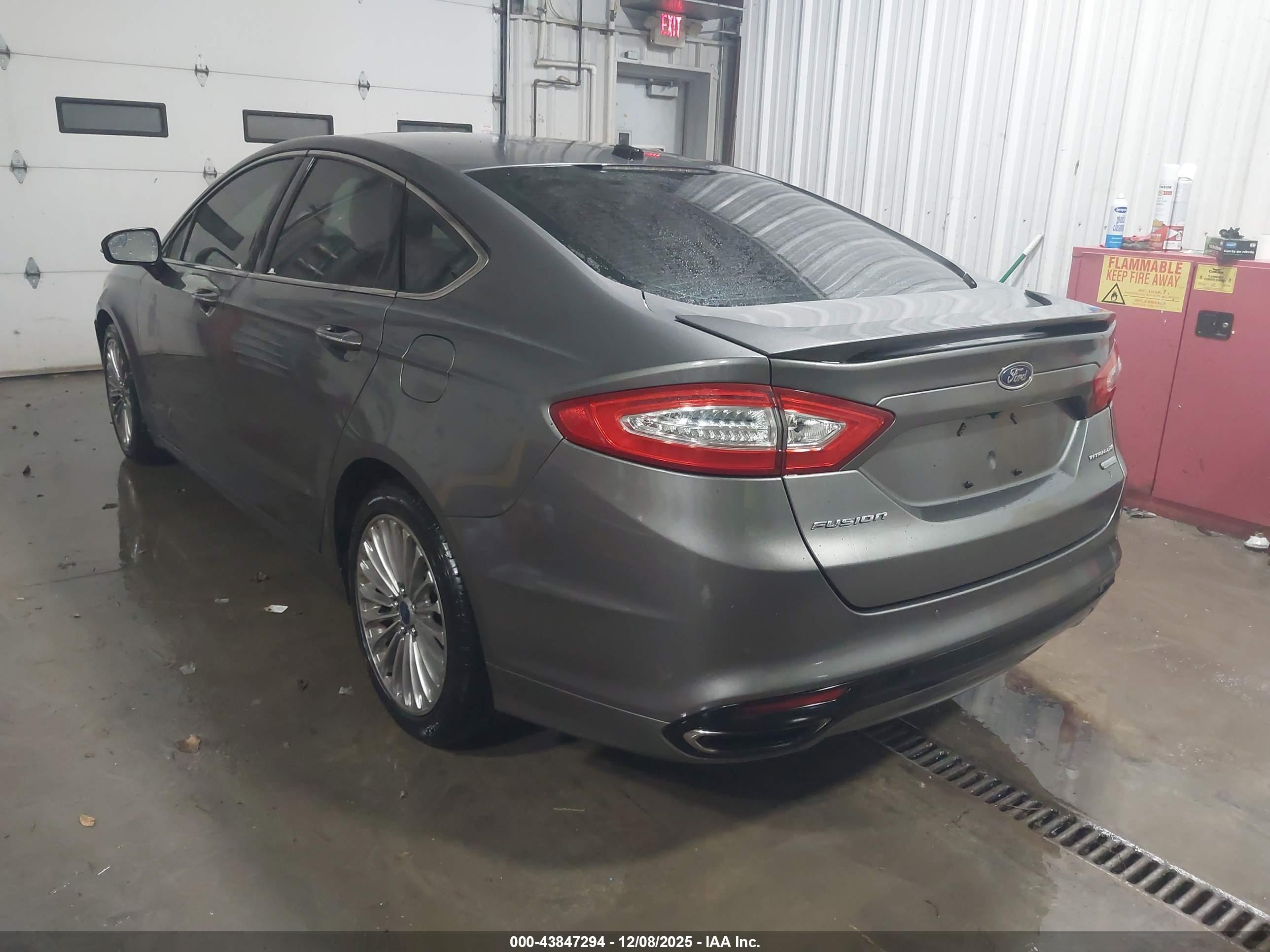 FORD FUSION image 3