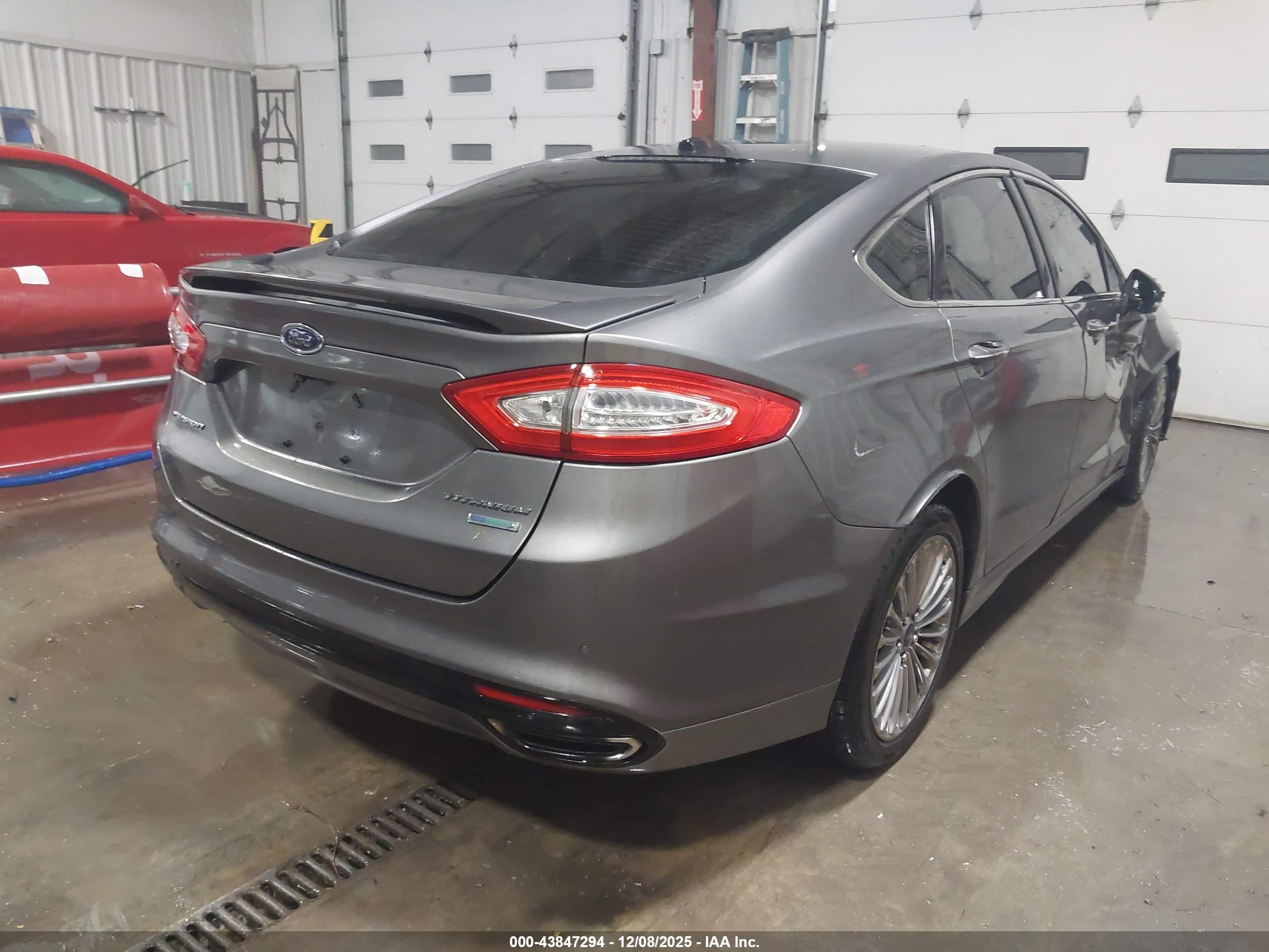 FORD FUSION image 4