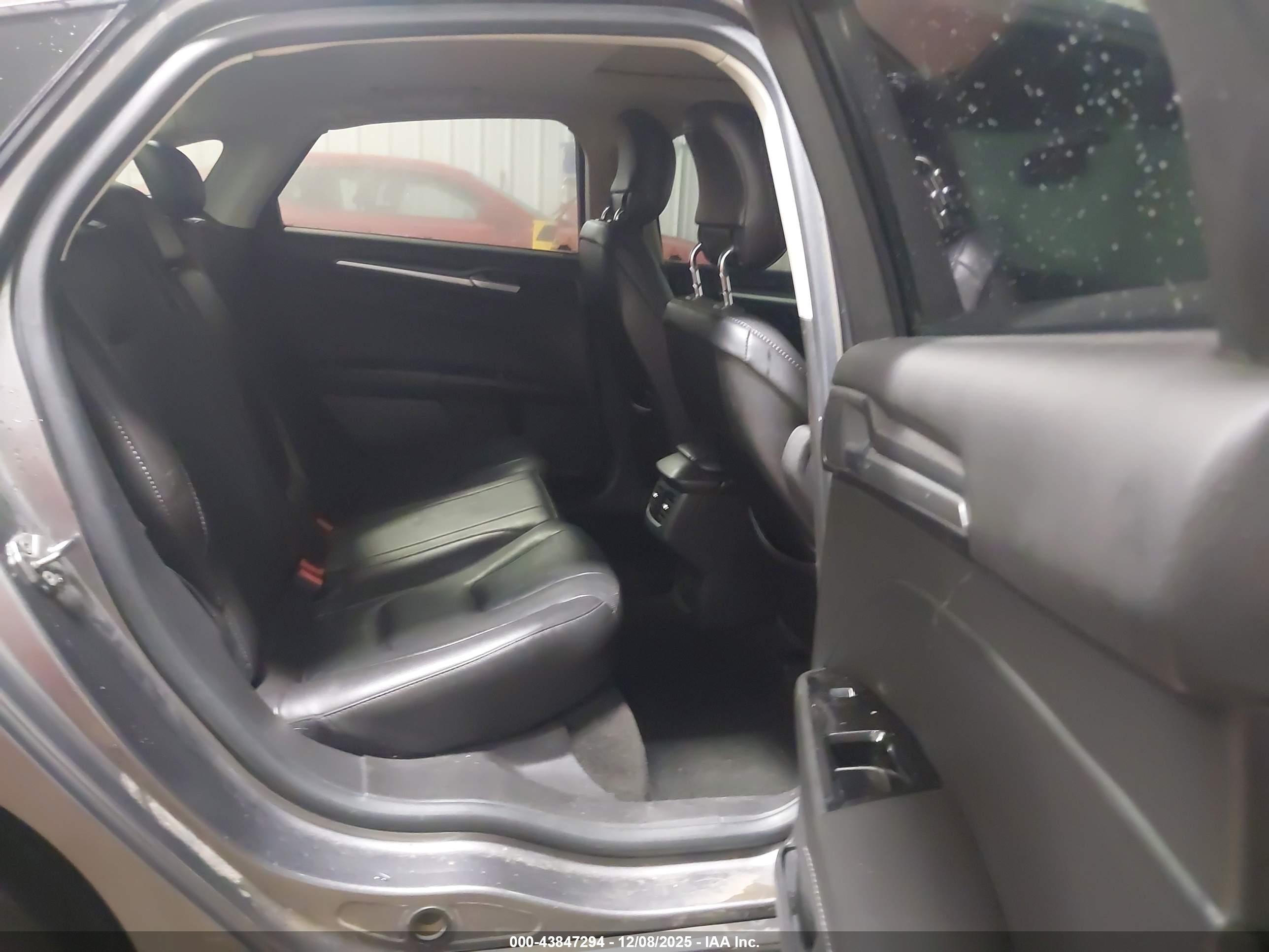 FORD FUSION image 8