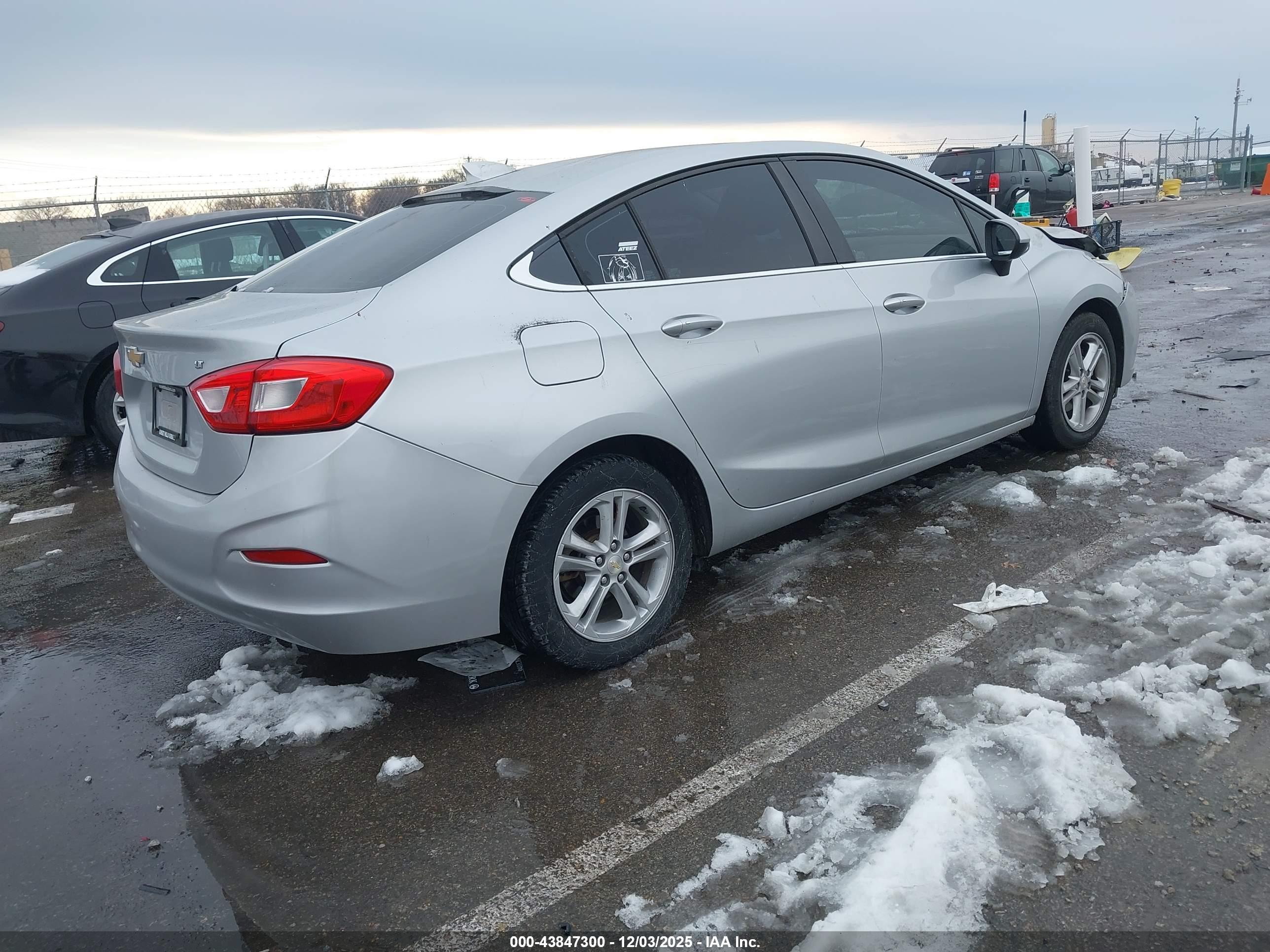CHEVROLET CRUZE image 4
