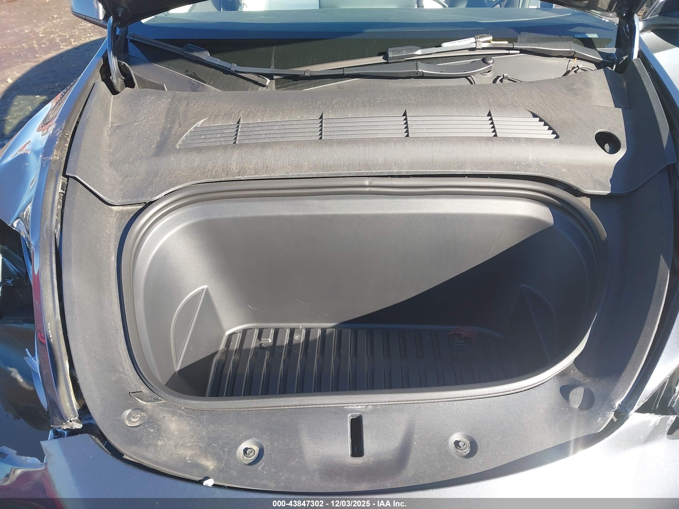 TESLA MODEL image 10