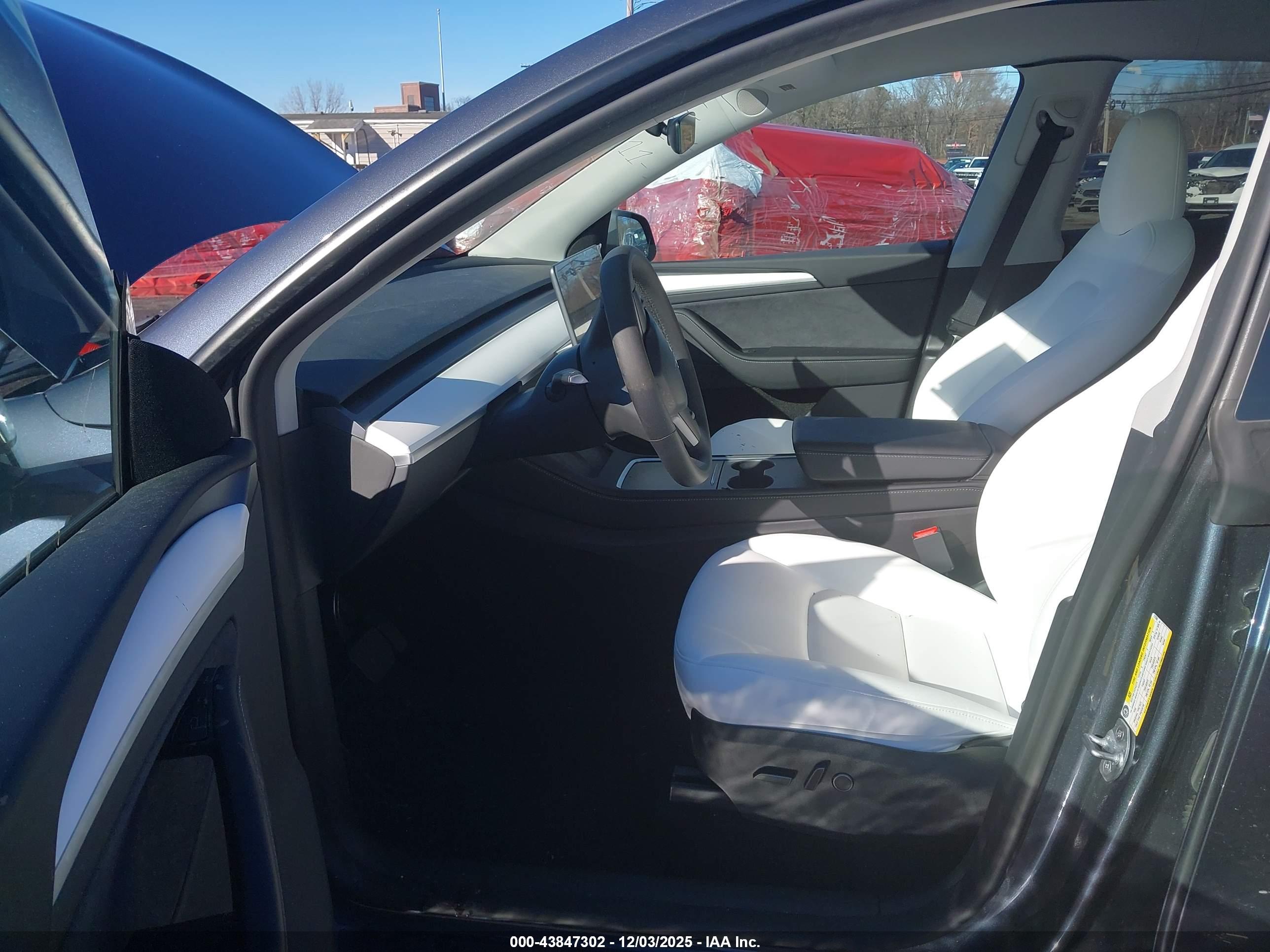 TESLA MODEL image 5