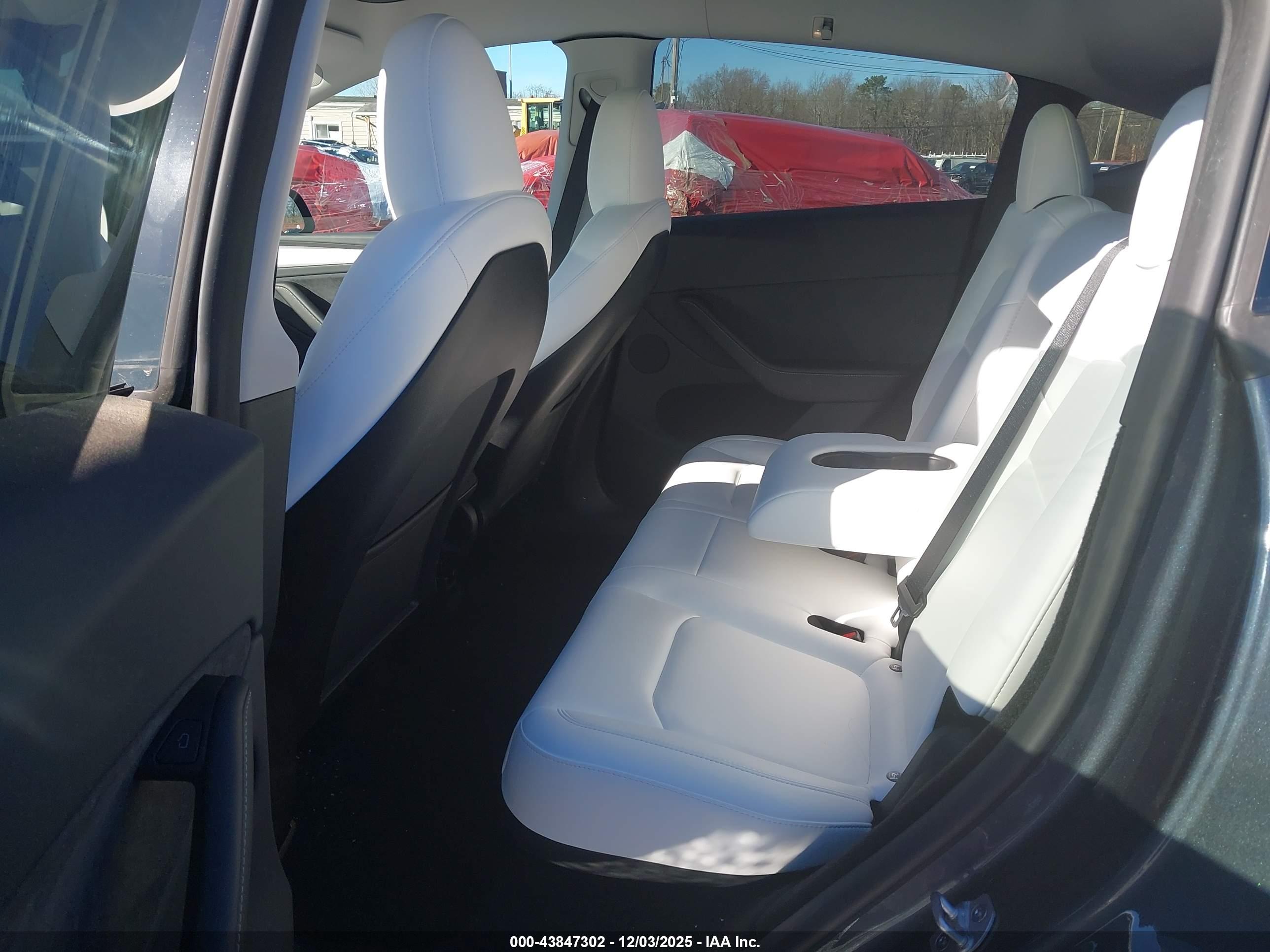 TESLA MODEL image 8