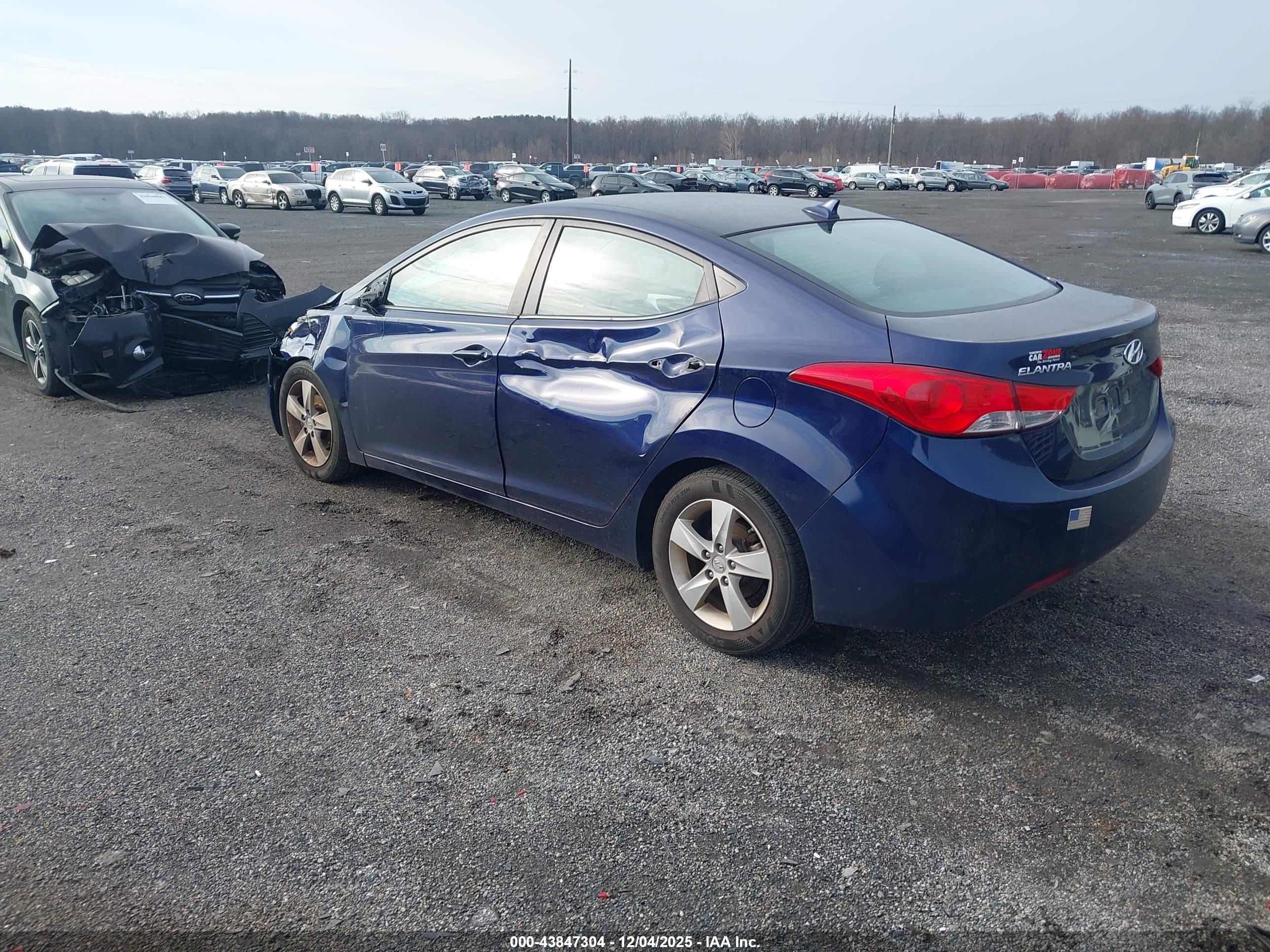 HYUNDAI ELANTRA image 3