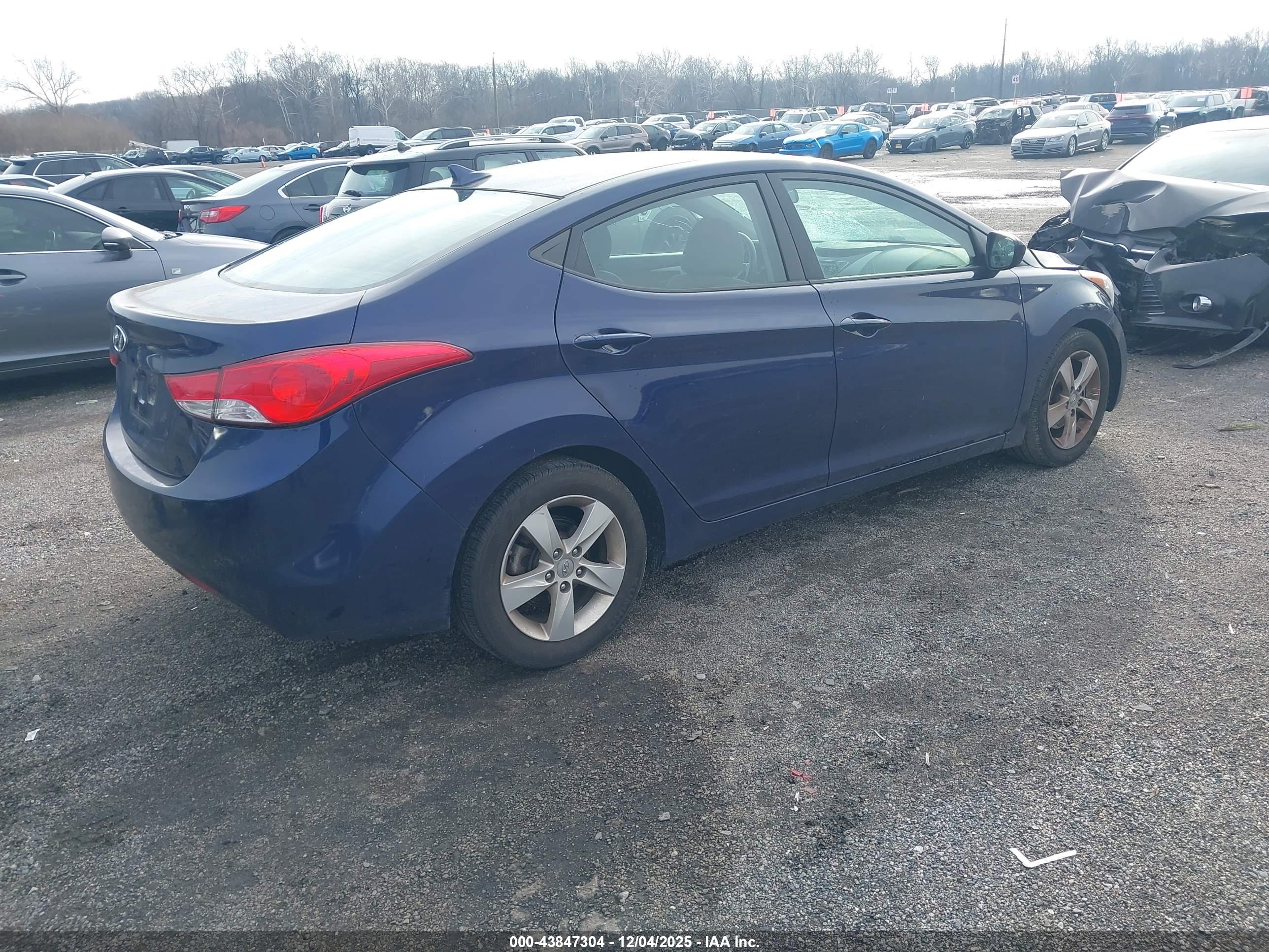 HYUNDAI ELANTRA image 4