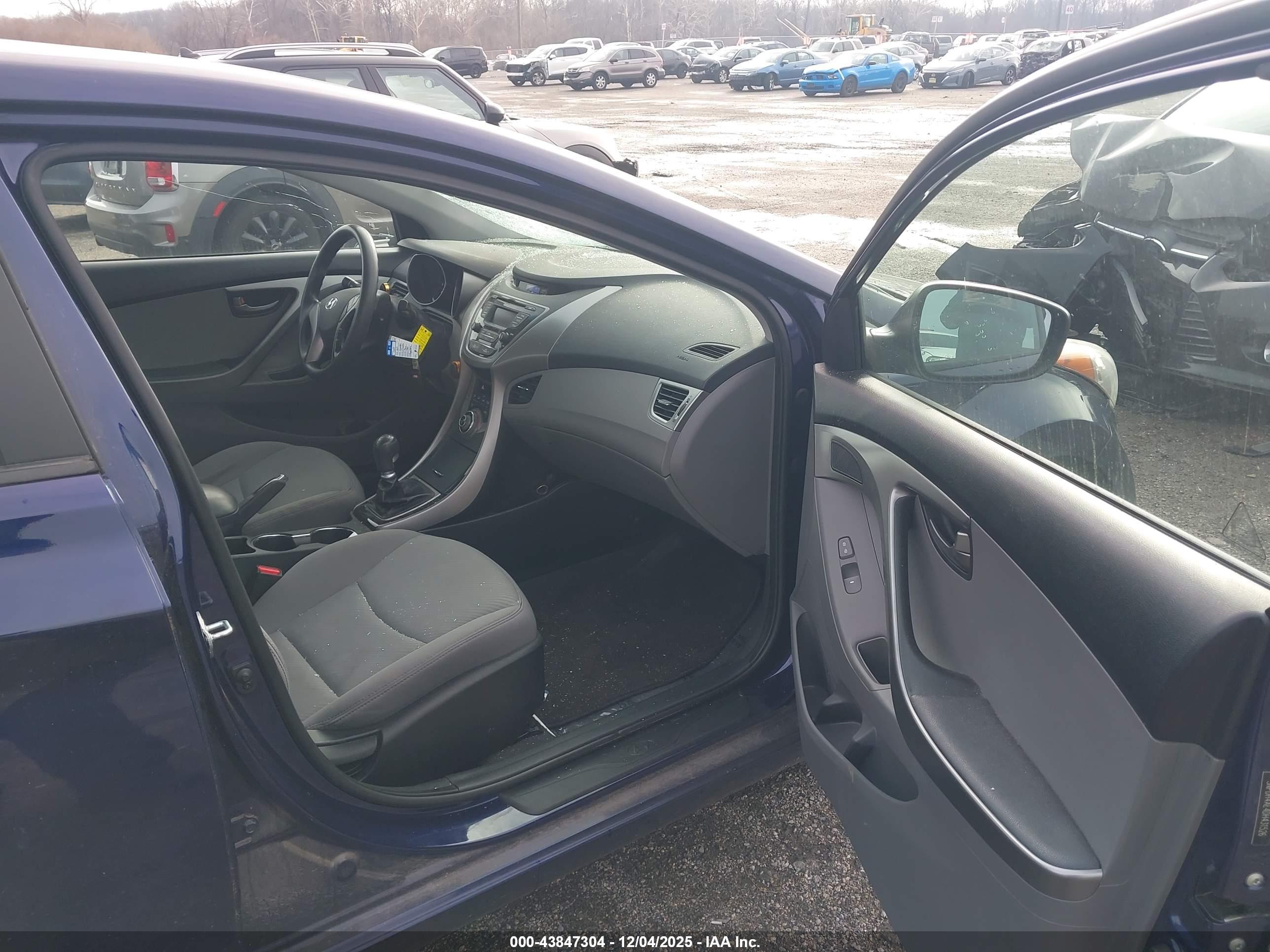 HYUNDAI ELANTRA image 5