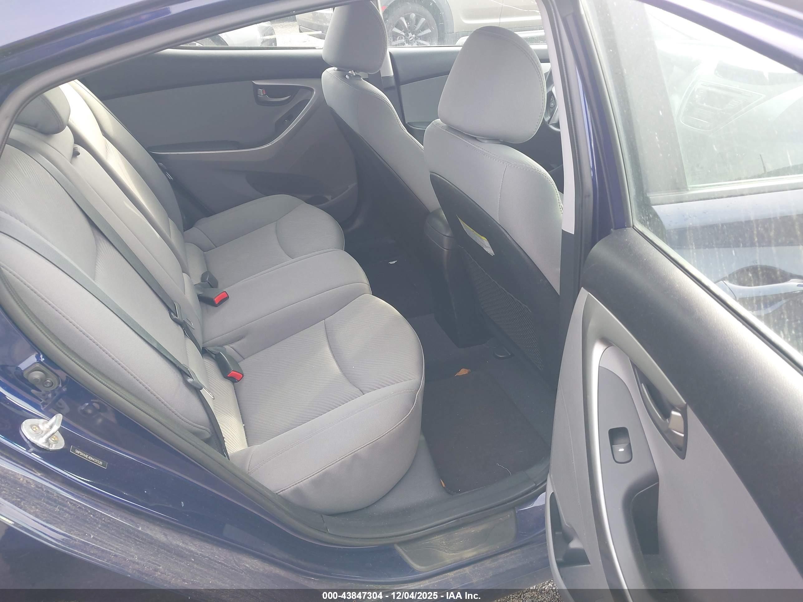 HYUNDAI ELANTRA image 8