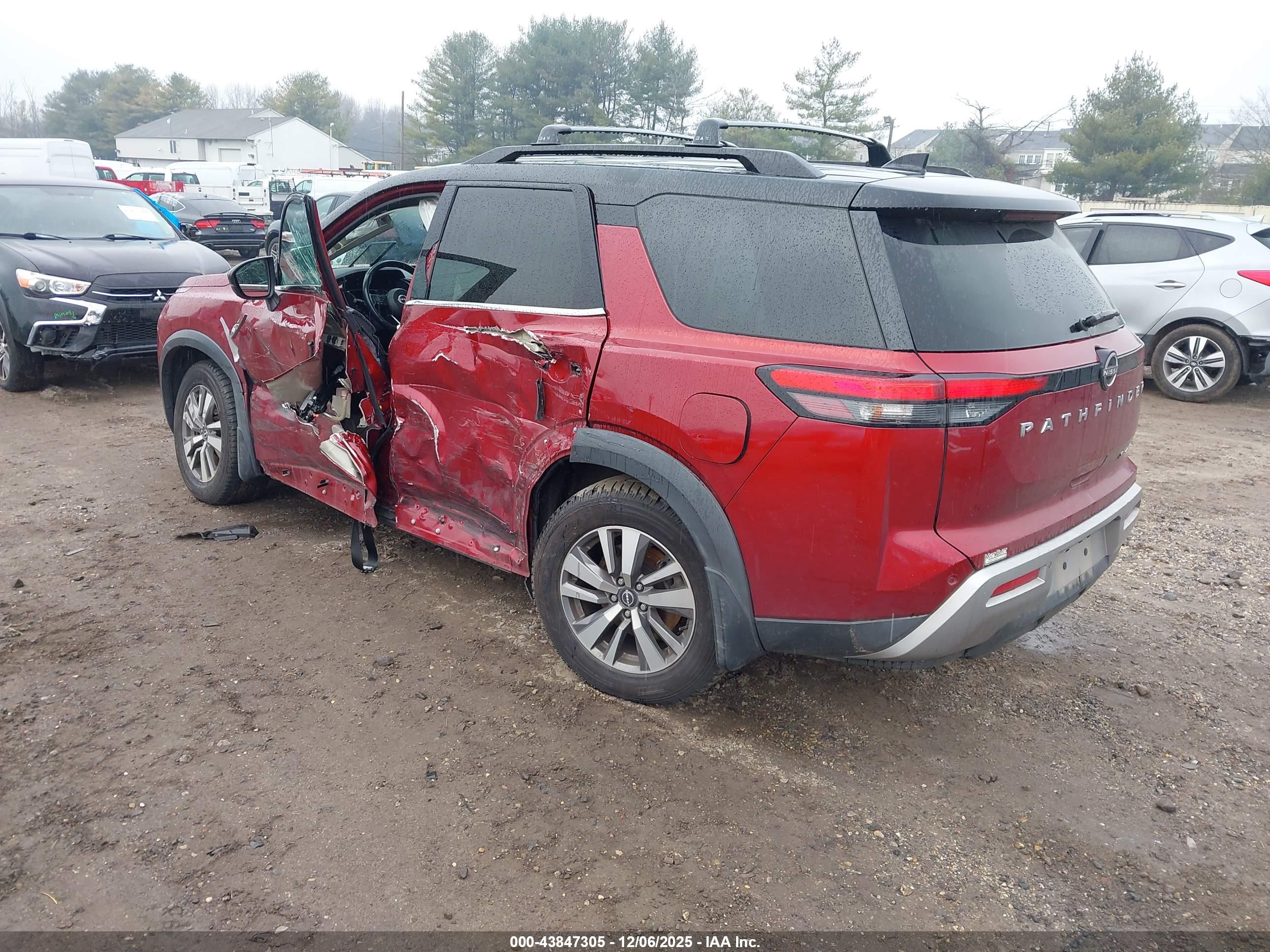 NISSAN PATHFINDER image 3