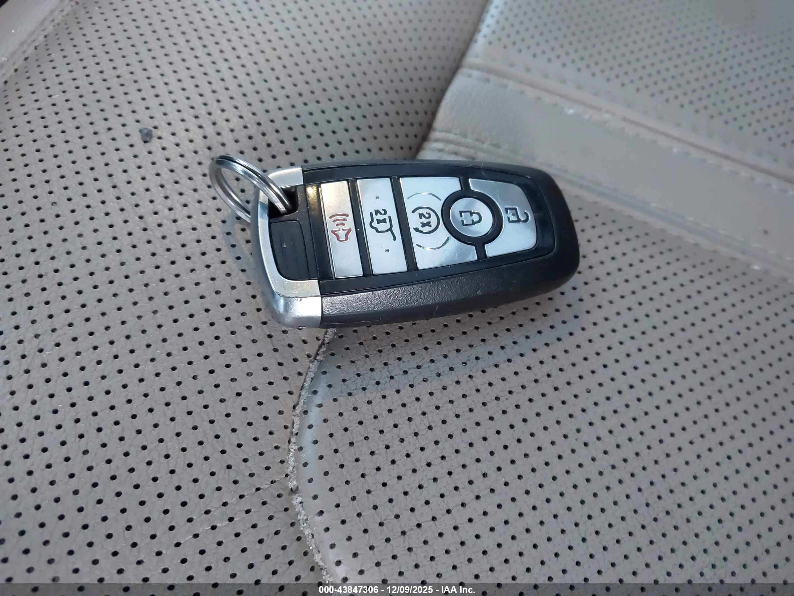 FORD EXPEDITION image 11