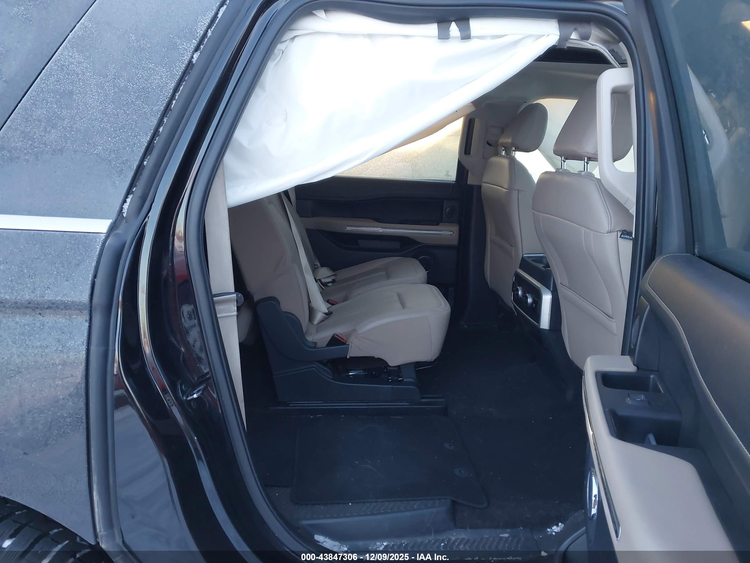 FORD EXPEDITION image 8