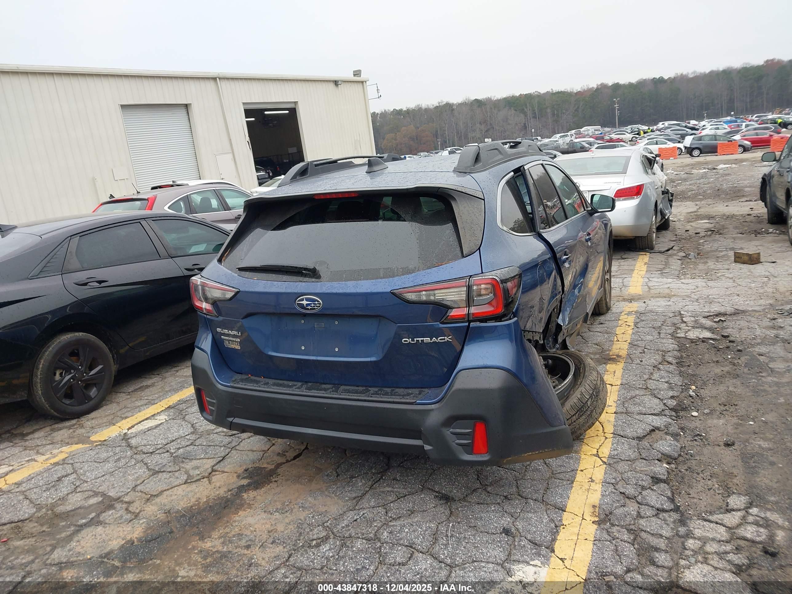 SUBARU OUTBACK image 4