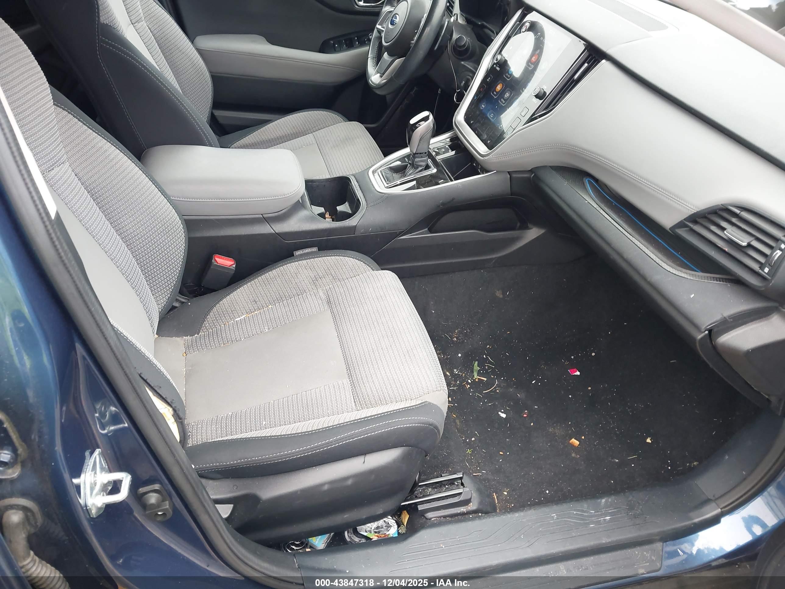 SUBARU OUTBACK image 5