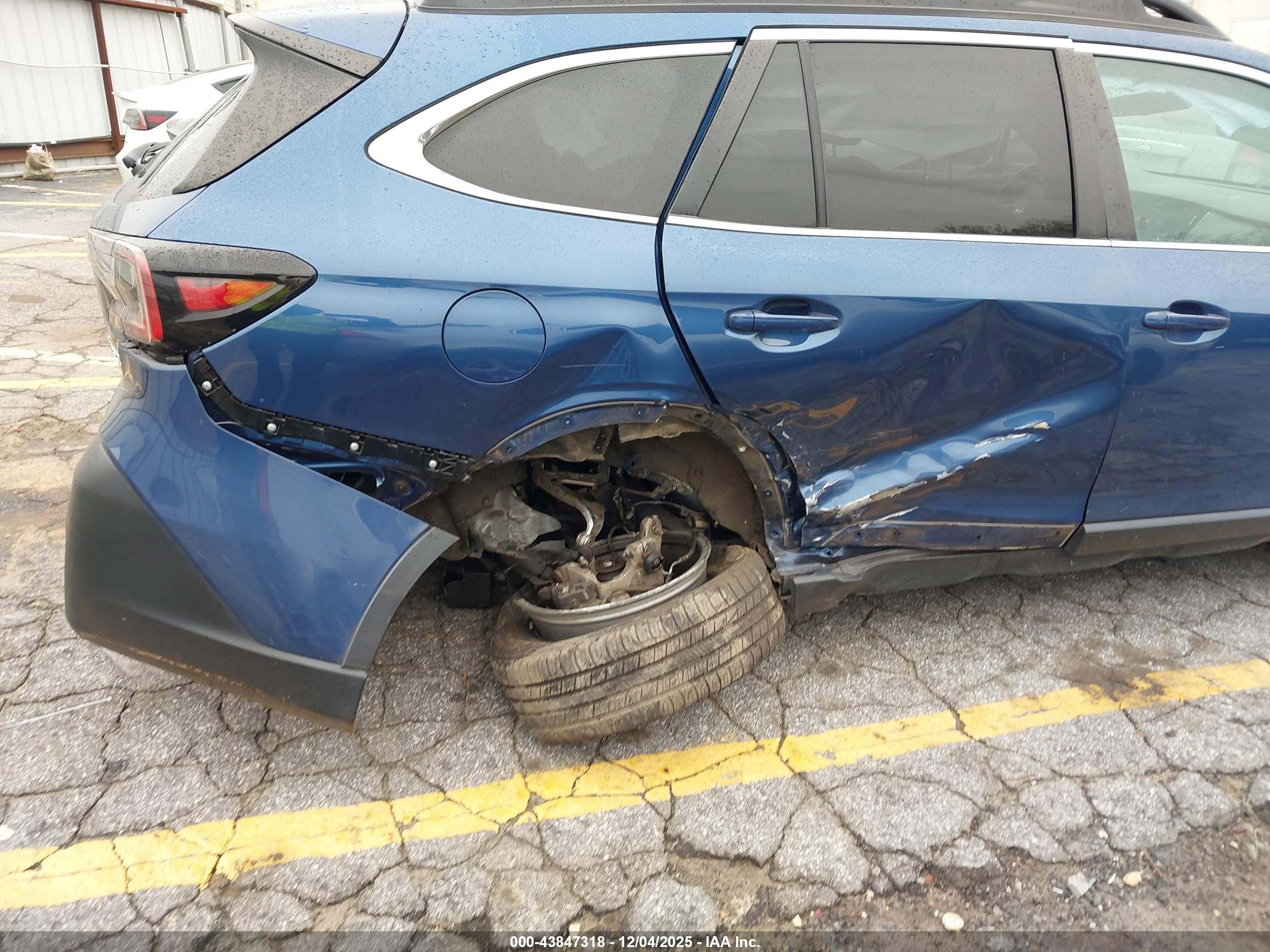 SUBARU OUTBACK image 6