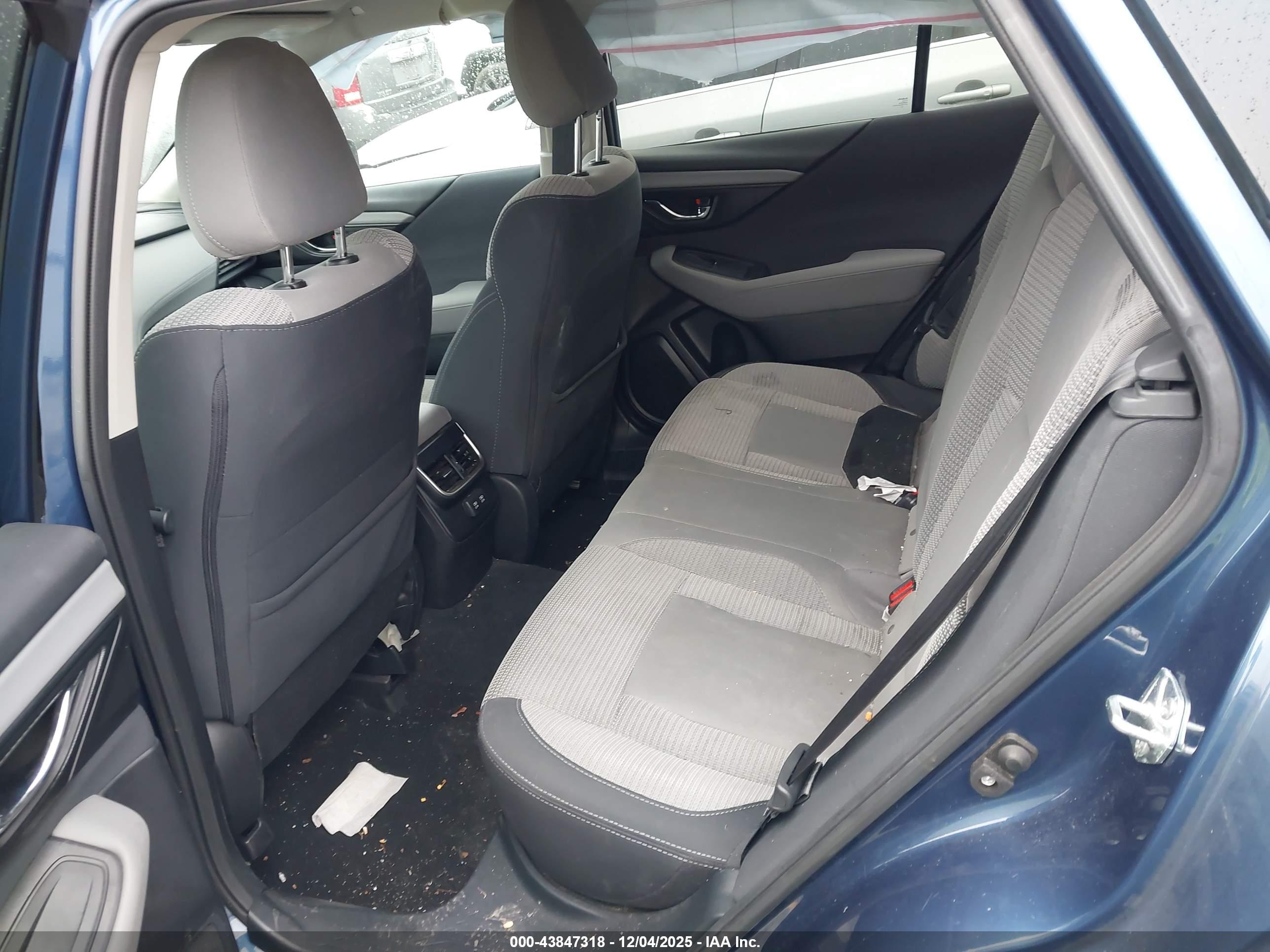 SUBARU OUTBACK image 8