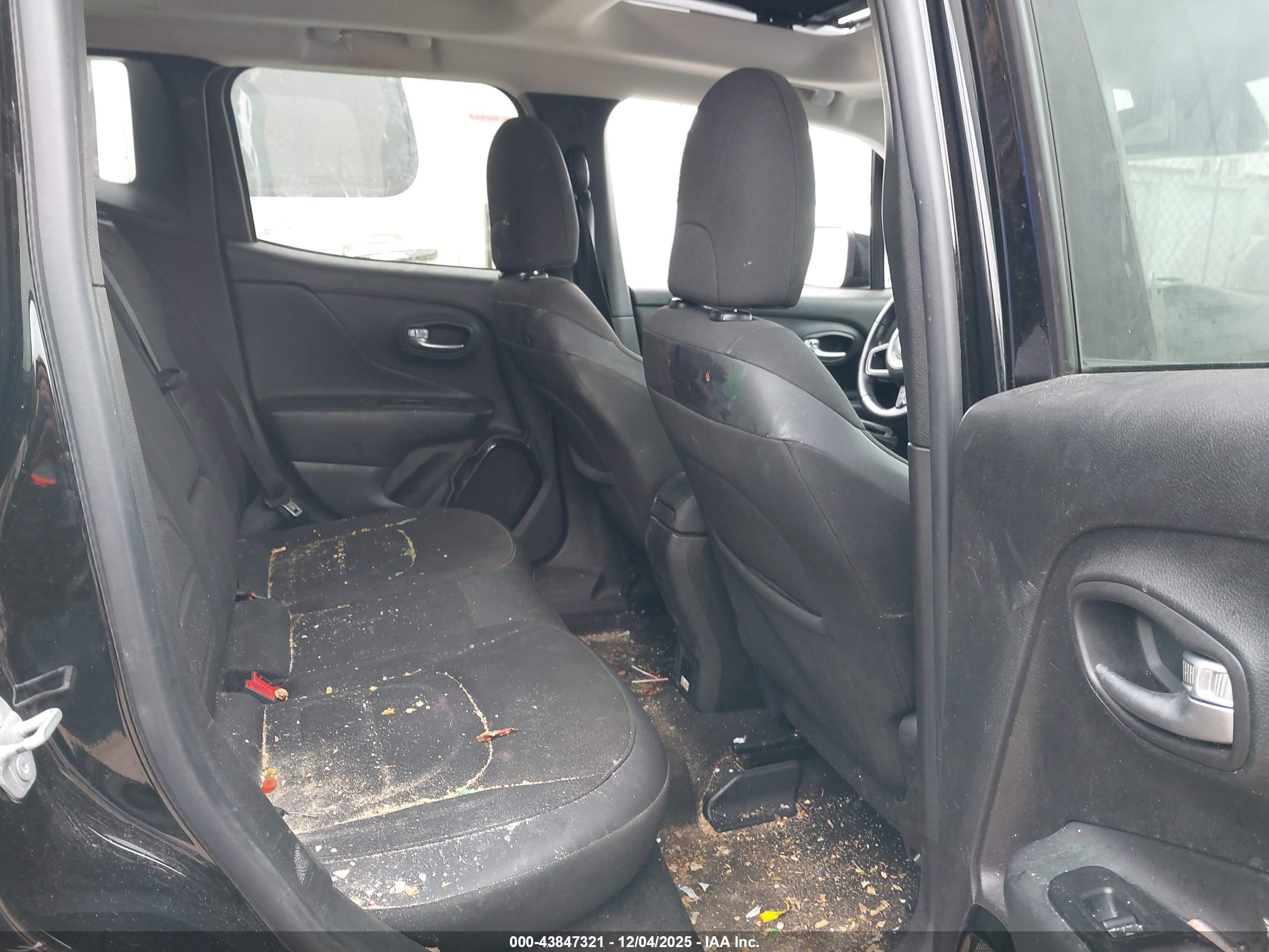JEEP RENEGADE image 8
