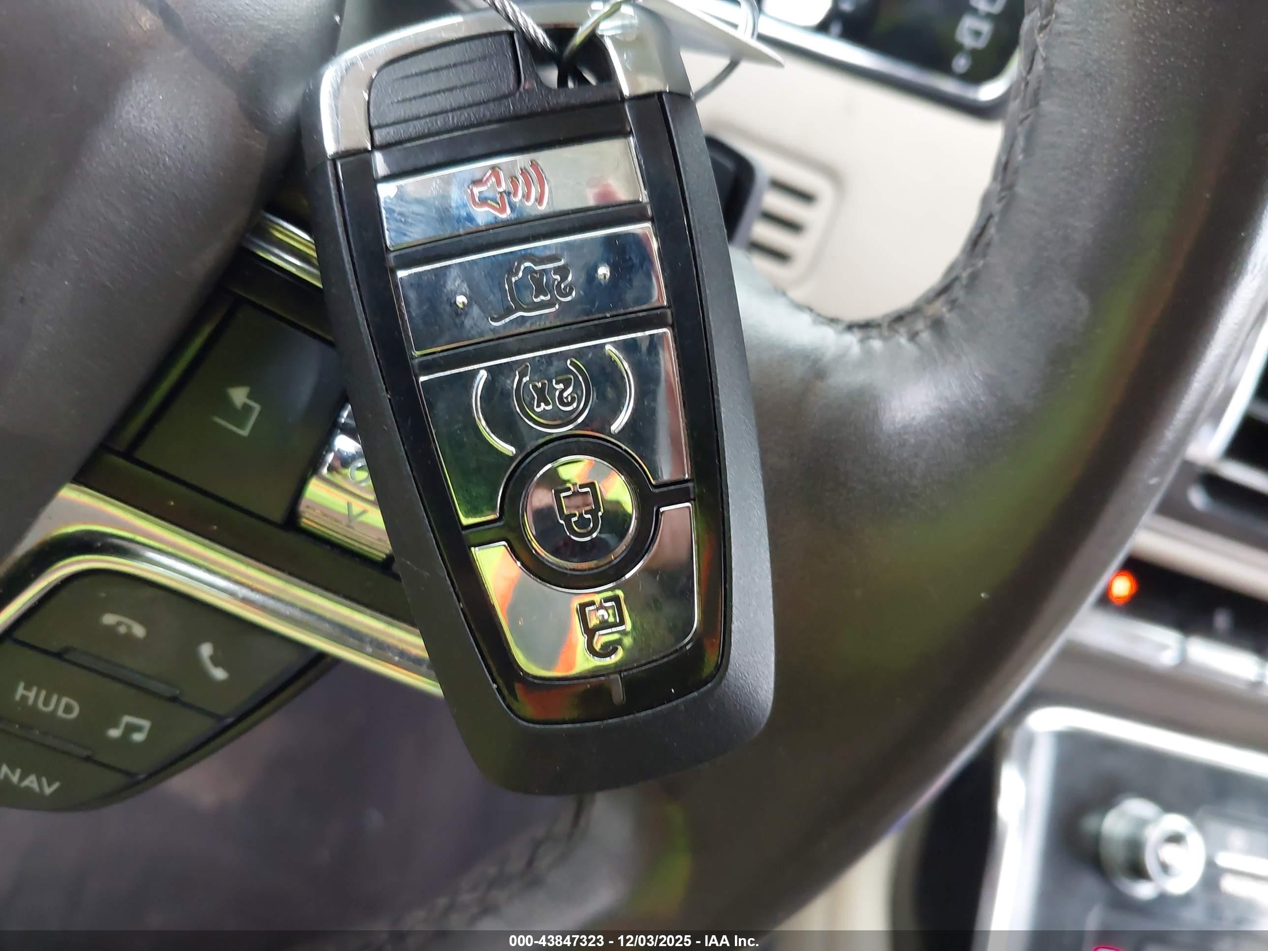 LINCOLN NAVIGATOR image 11