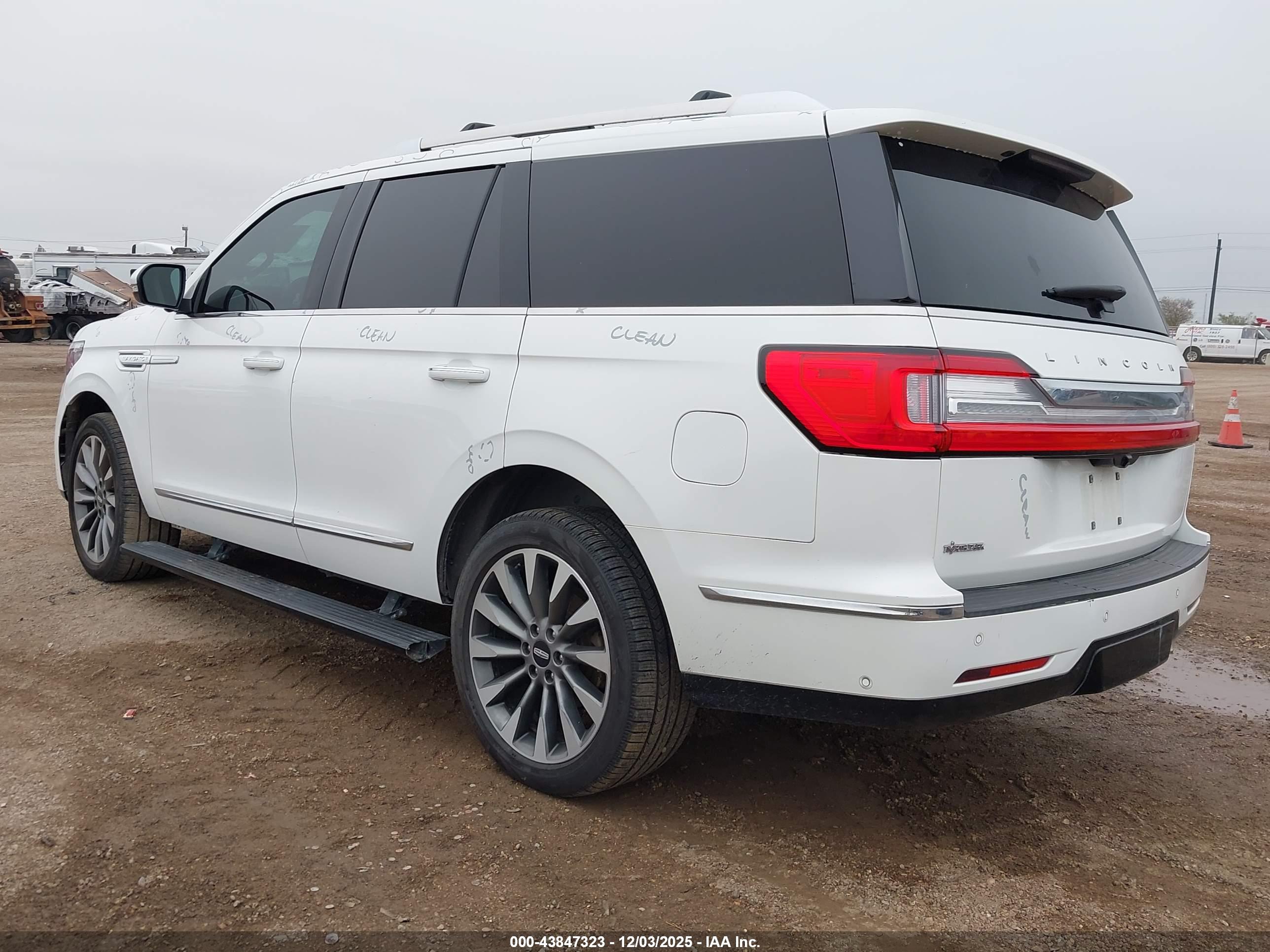 LINCOLN NAVIGATOR image 3