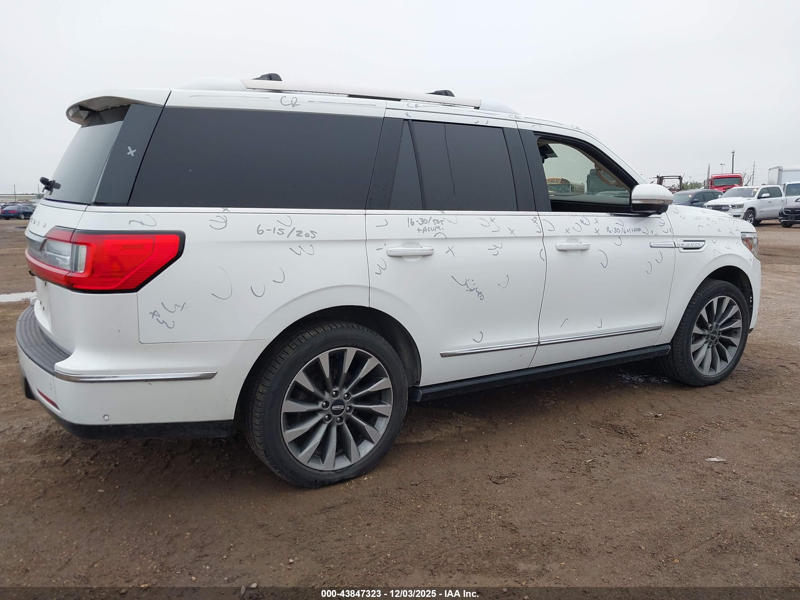 LINCOLN NAVIGATOR image 4