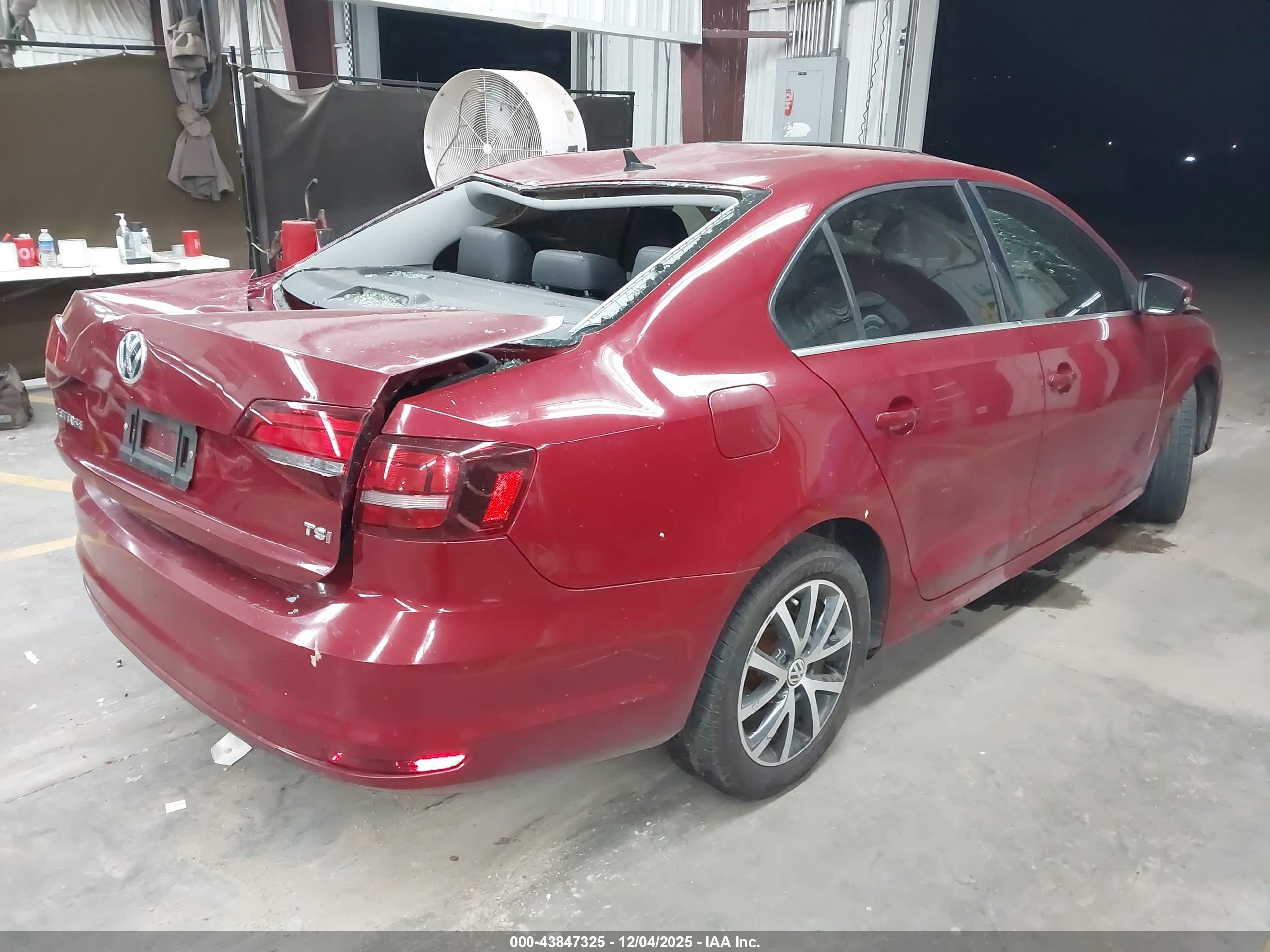 VOLKSWAGEN JETTA image 4