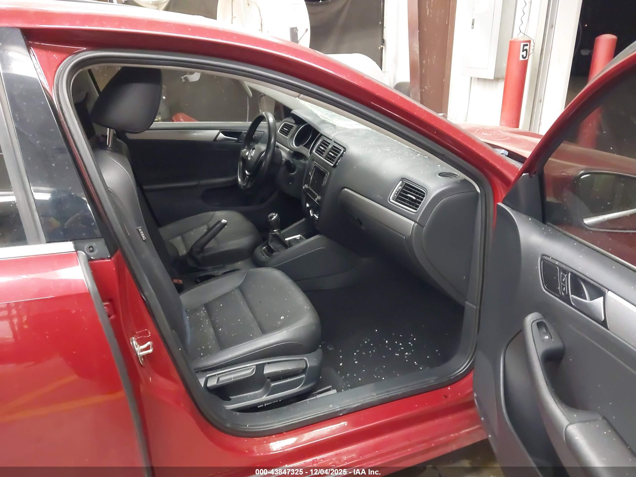 VOLKSWAGEN JETTA image 5