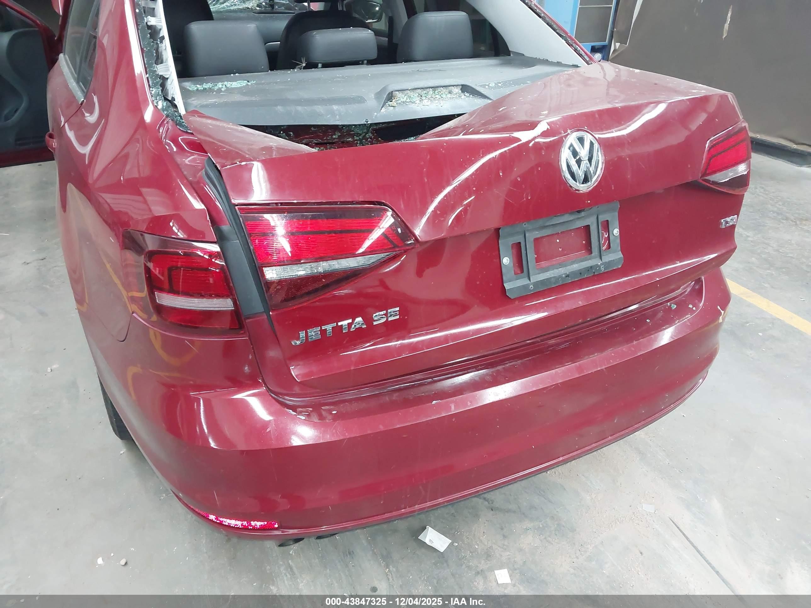 VOLKSWAGEN JETTA image 6