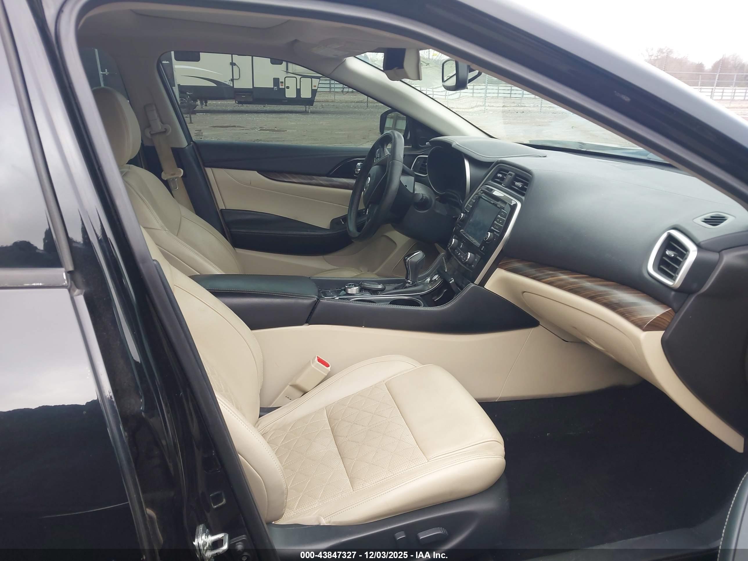 NISSAN MAXIMA image 5