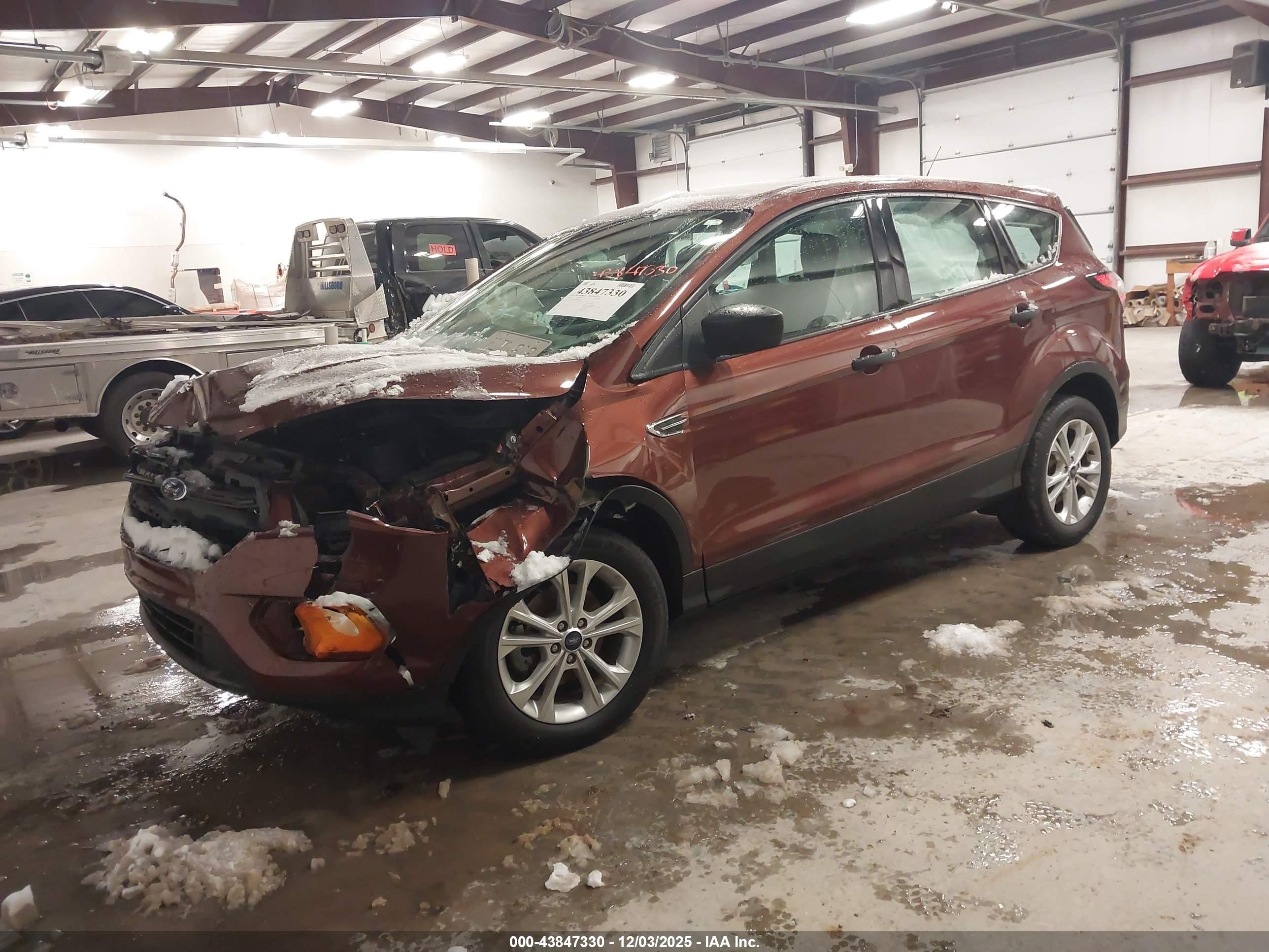 FORD ESCAPE image 2